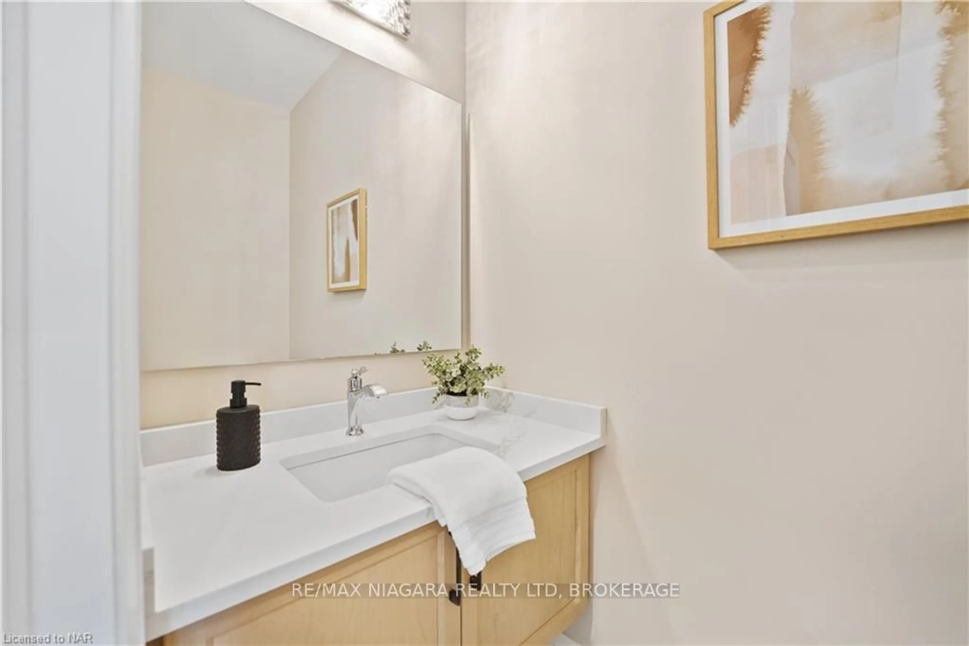 Standard bathroom, ceramic/tile floor for 6140 CURLIN Cres #LOT 24, Niagara Falls Ontario L2H 1H4