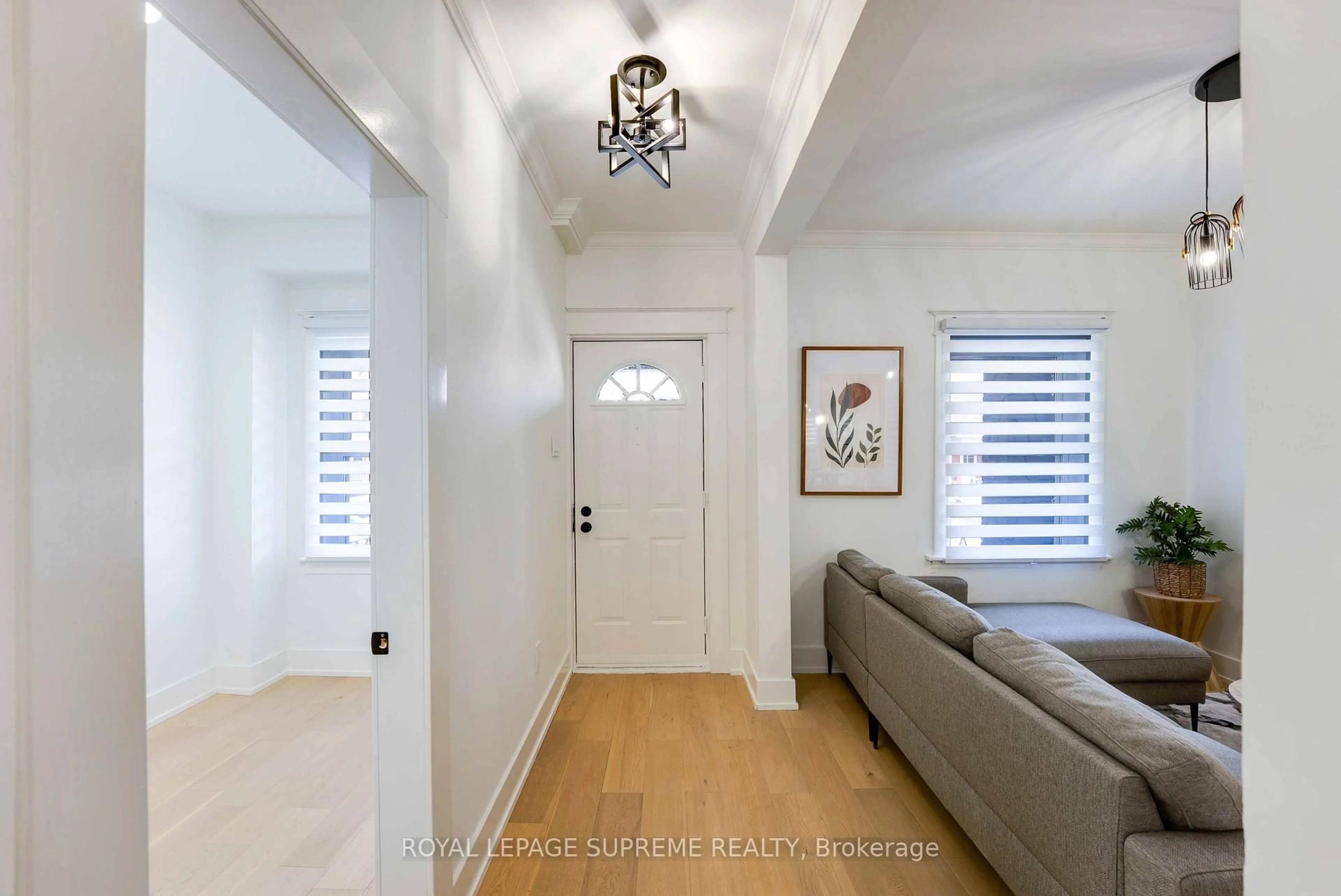 Indoor entryway for 148 Leinster Ave, Hamilton Ontario L8L 6X9