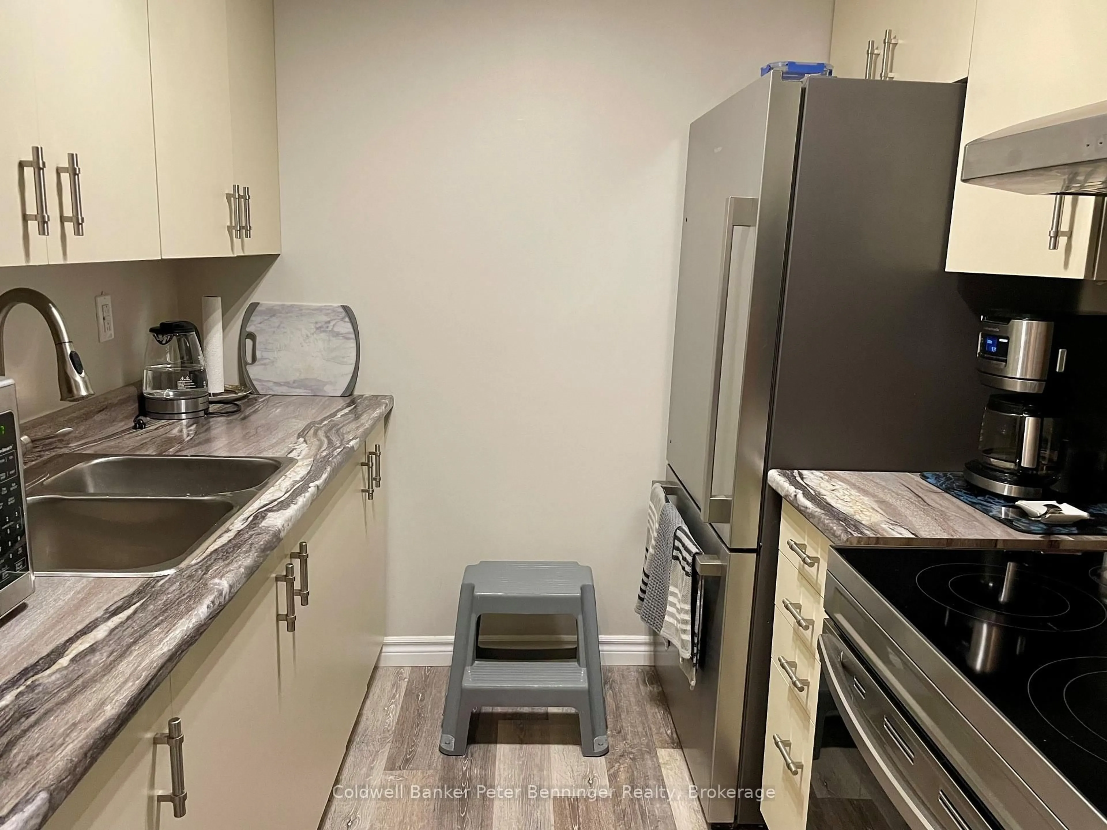 Standard kitchen, unknown for 5 Valleyside Dr #405, Brockton Ontario N0G 2V0