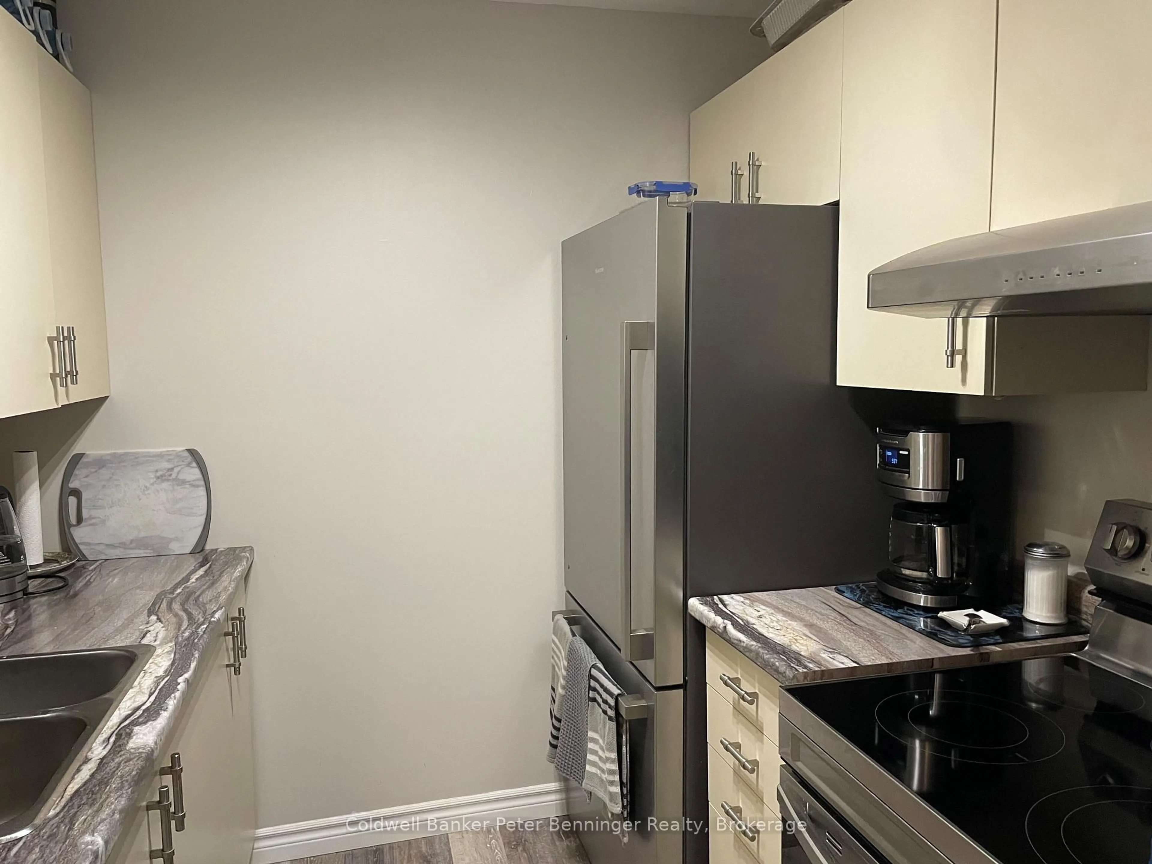 Standard kitchen, unknown for 5 Valleyside Dr #405, Brockton Ontario N0G 2V0