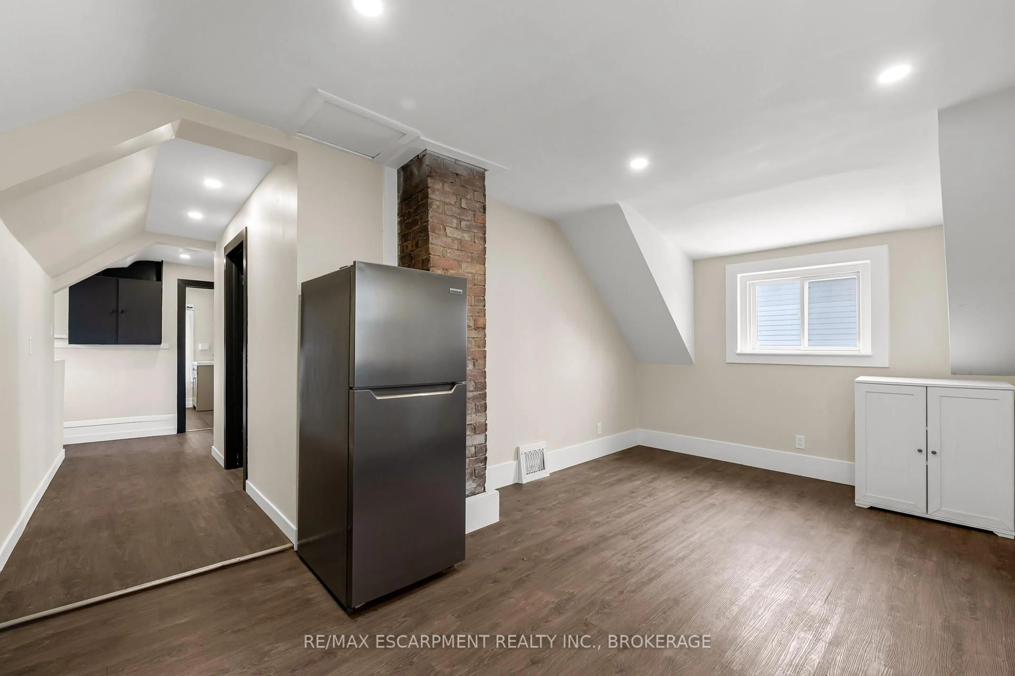 A pic of a room for 26 Dacotah St, St. Catharines Ontario L2R 1Z4