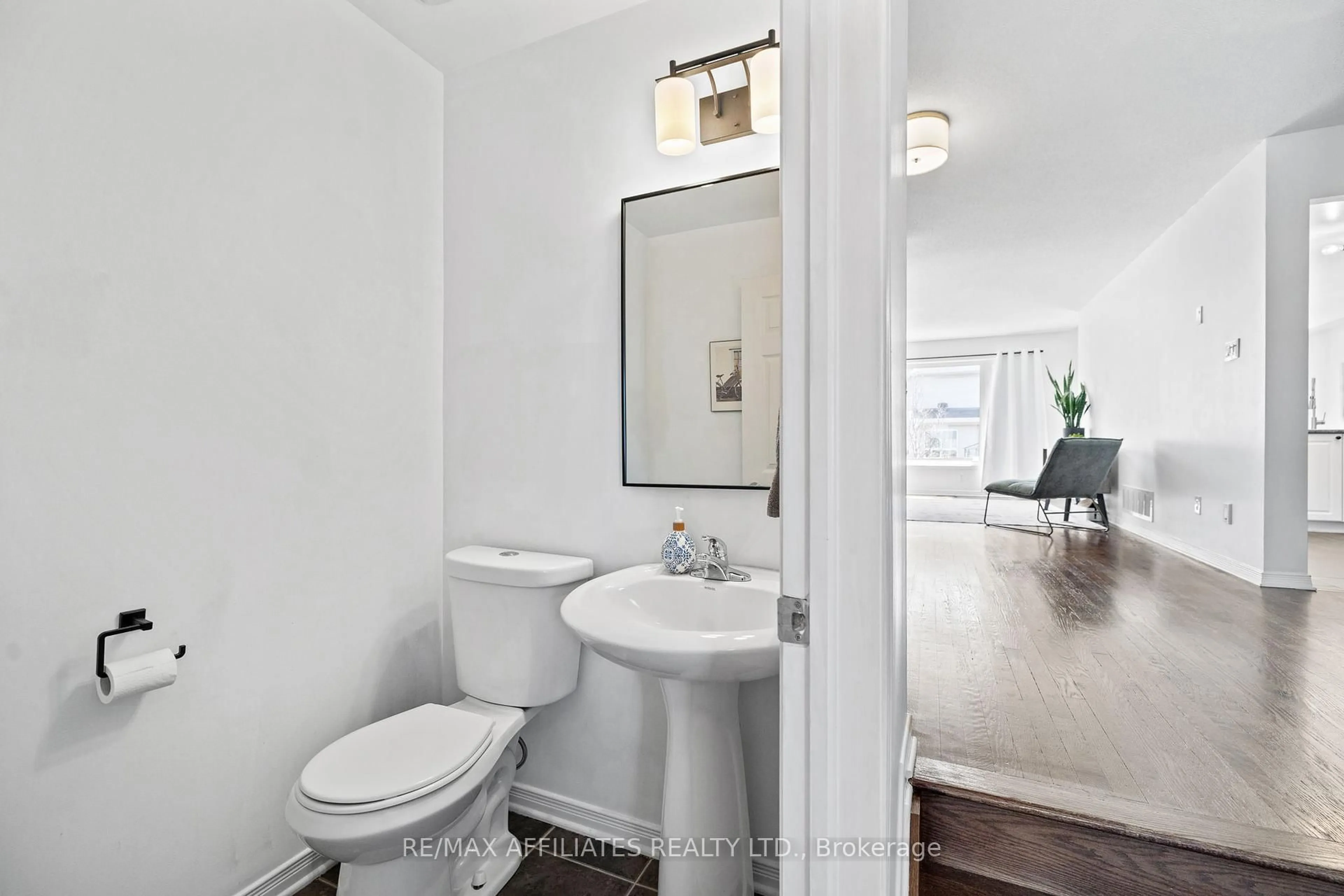 Standard bathroom, unknown for 352 Copperfield Cres, Ottawa Ontario K2J 0L2