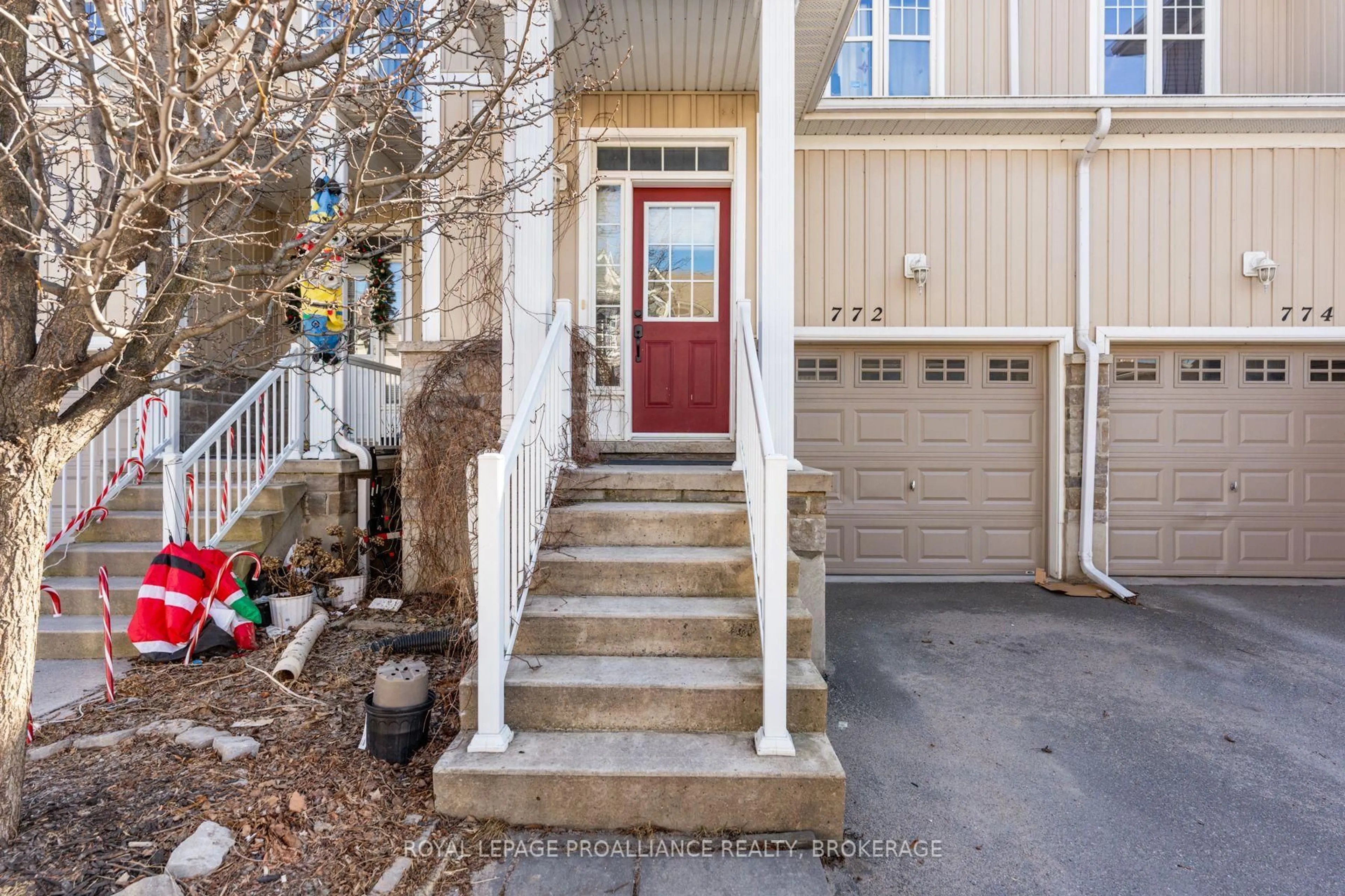 Indoor entryway for 772 Newmarket Lane, Kingston Ontario K7K 0C8