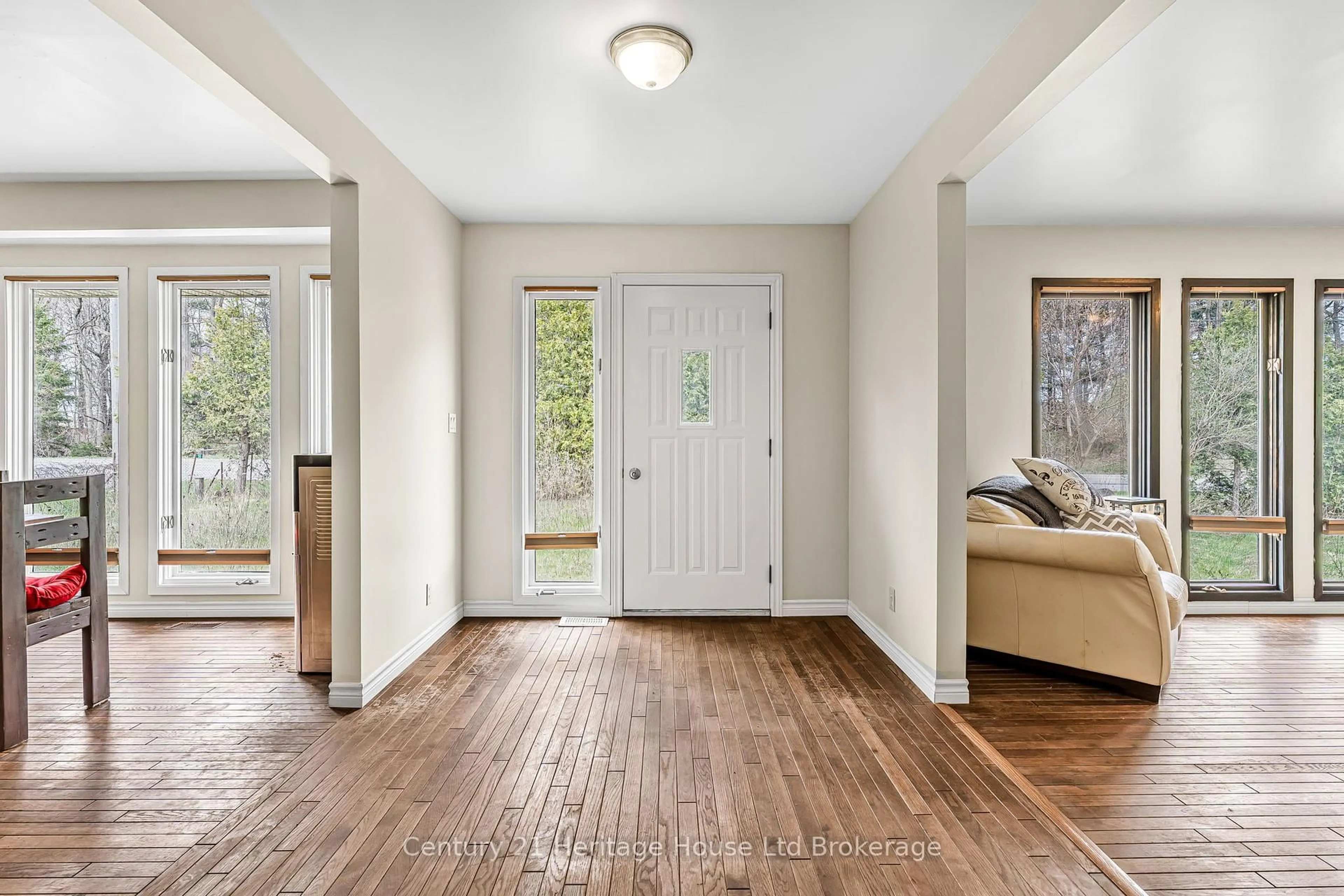 Indoor entryway for 47 59 Highway, Norfolk Ontario N4B 2W5