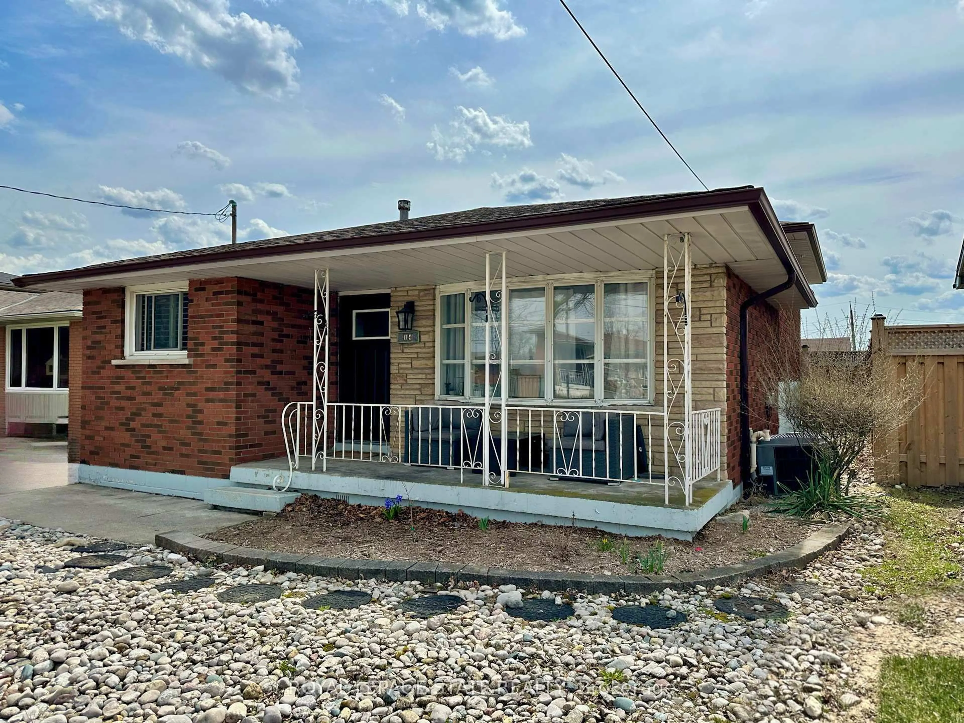 Home with brick exterior material, unknown for 14 Anson Ave, Hamilton Ontario L8T 2X3