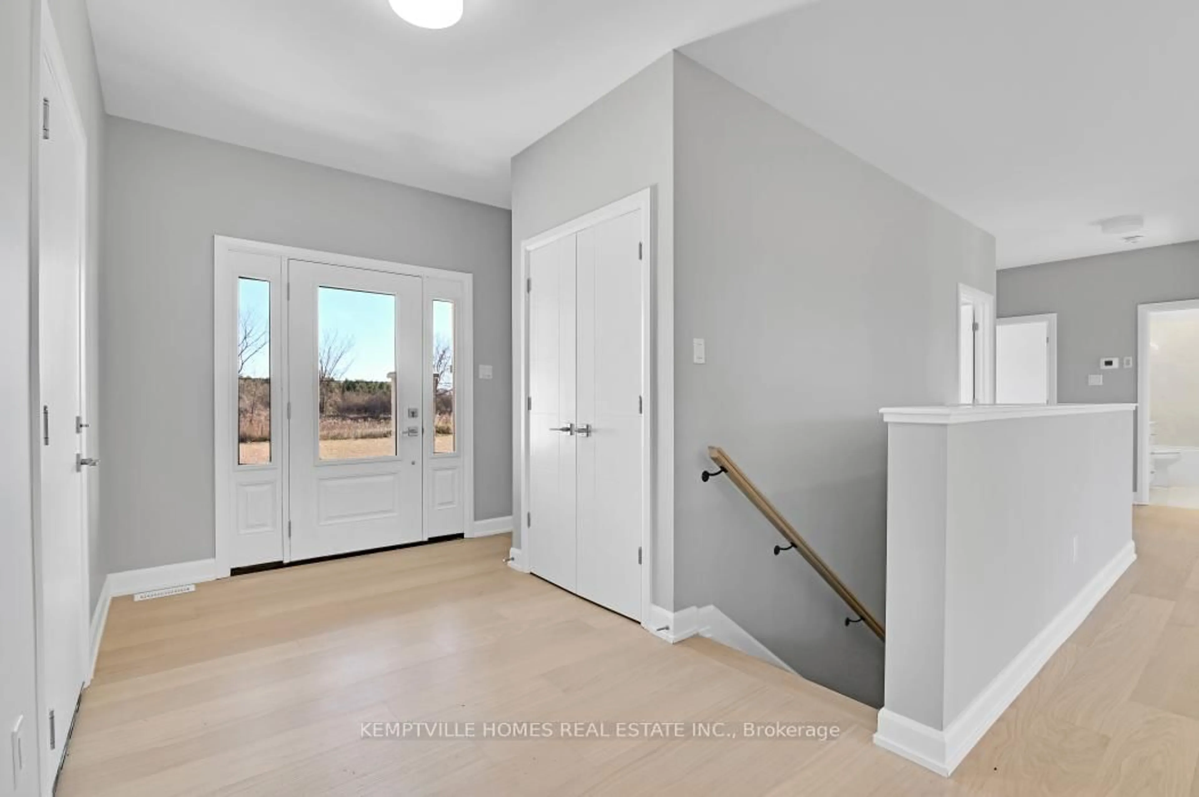 Indoor entryway for 465 Pioneer Rd, Merrickville-Wolford Ontario K0G 1N0