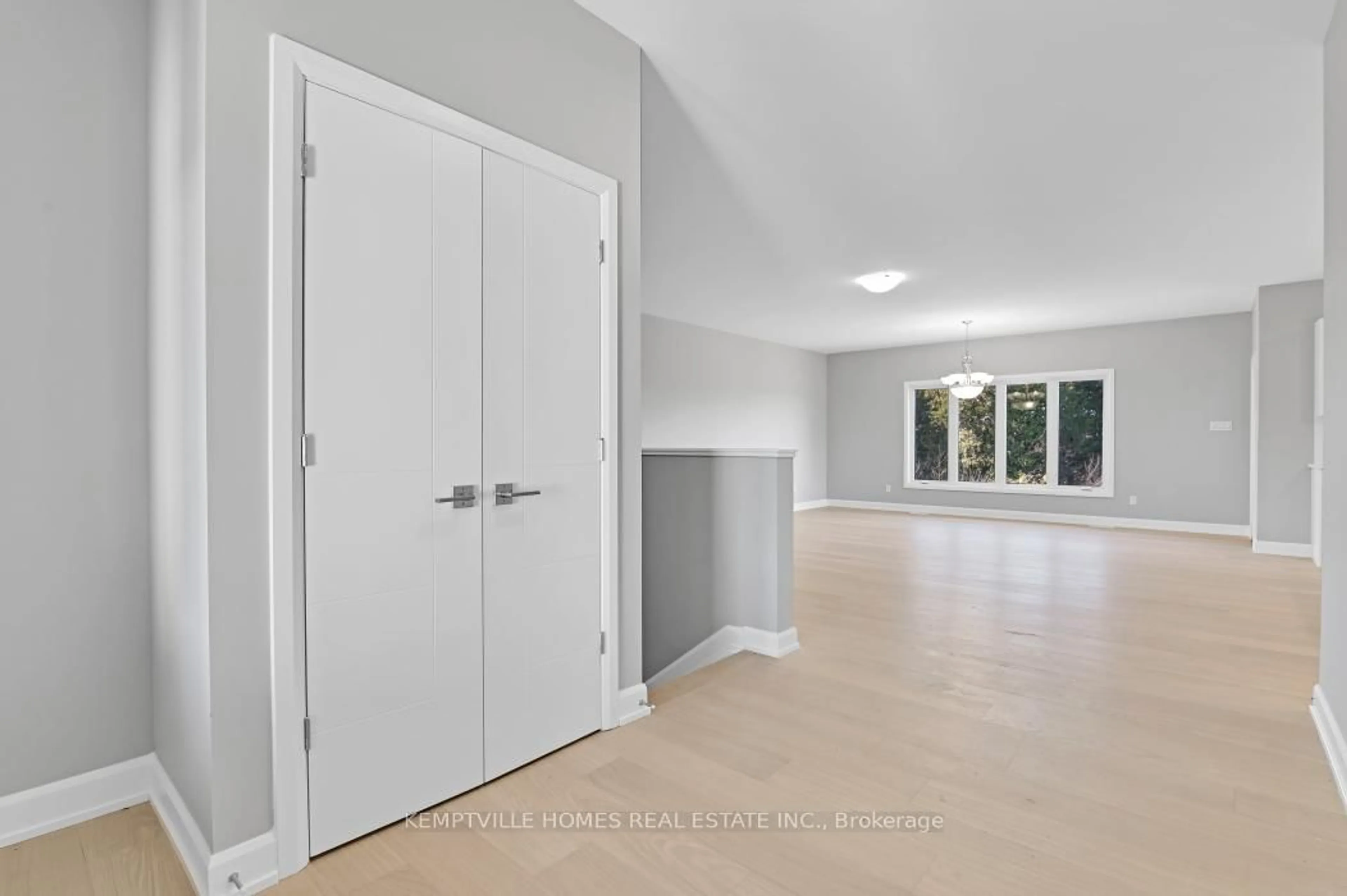 Indoor entryway for 465 Pioneer Rd, Merrickville-Wolford Ontario K0G 1N0