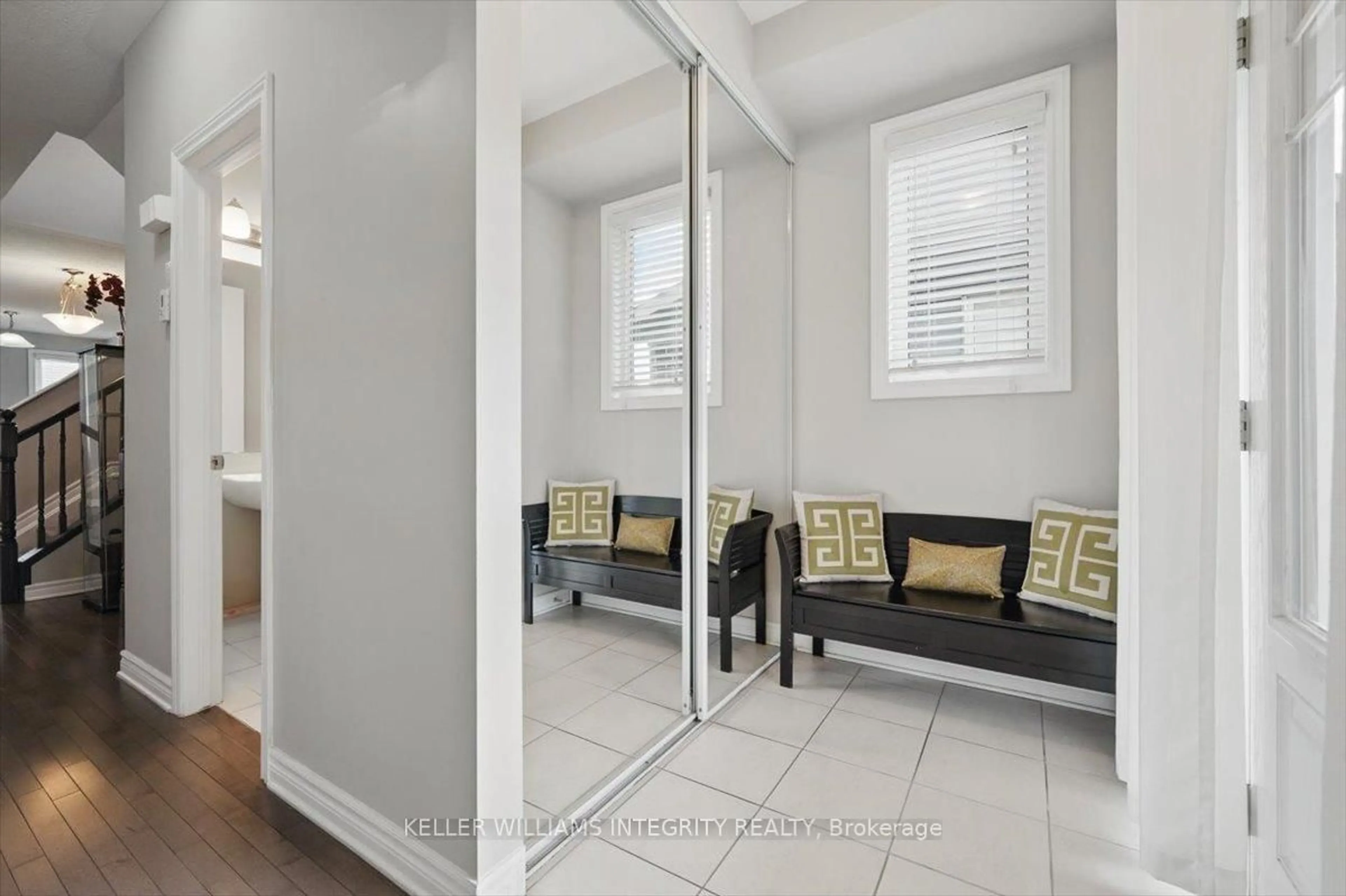 Indoor entryway for 843 June Grass St, Orleans Ontario K4A 1H4
