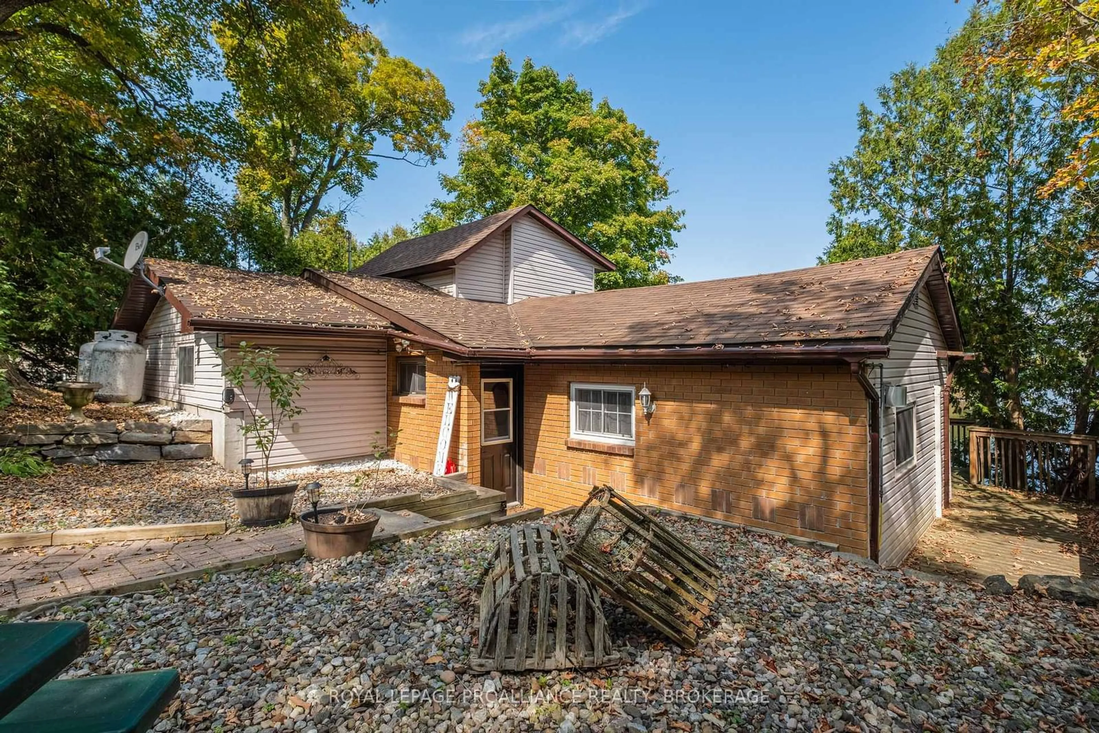 A pic from outside/outdoor area/front of a property/back of a property/a pic from drone, building for 1057 Quinte Conservation Lane, Verona Ontario K0H 2W0