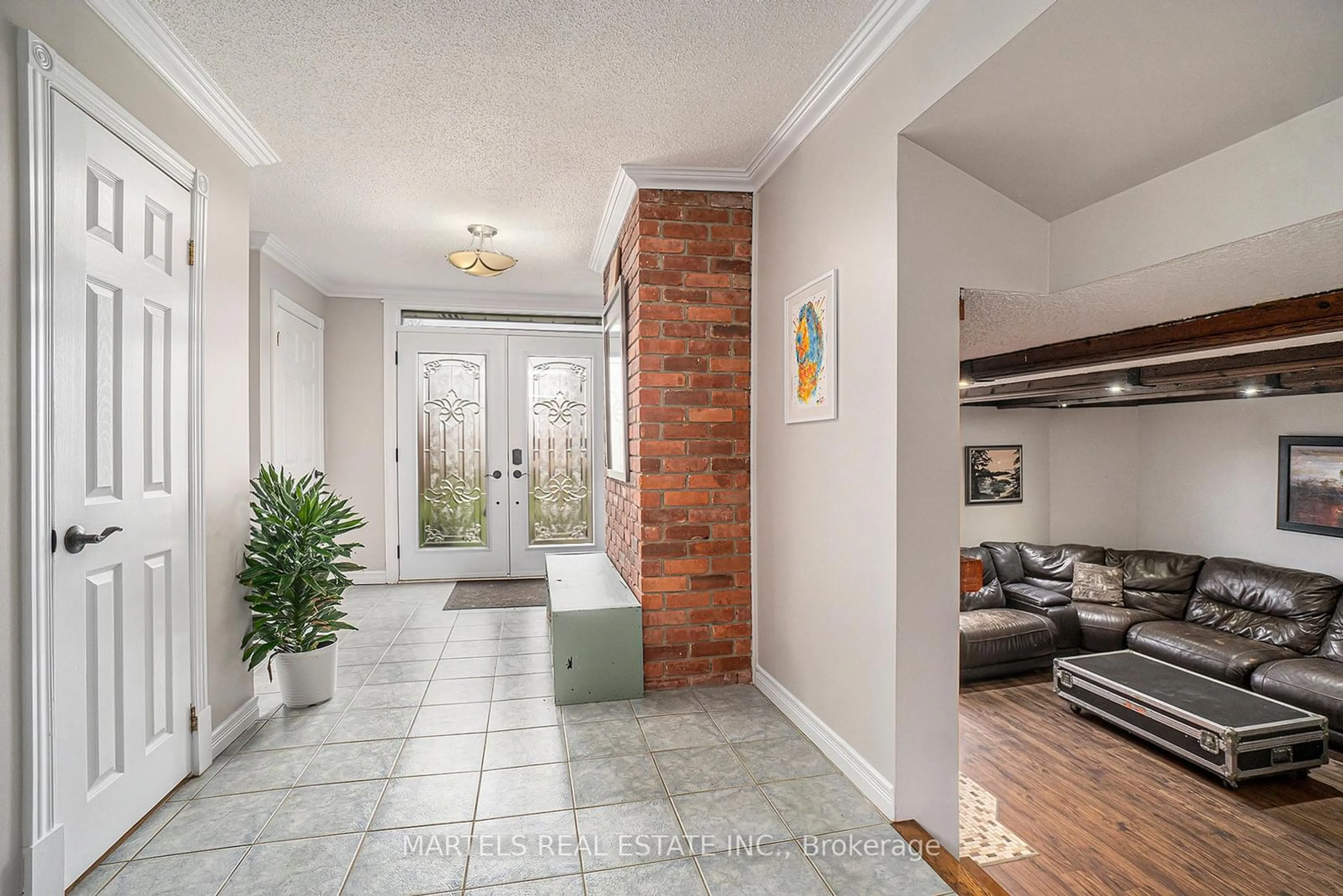 Indoor entryway for 1102 500 Rte, The Nation Ontario K0A 1M0