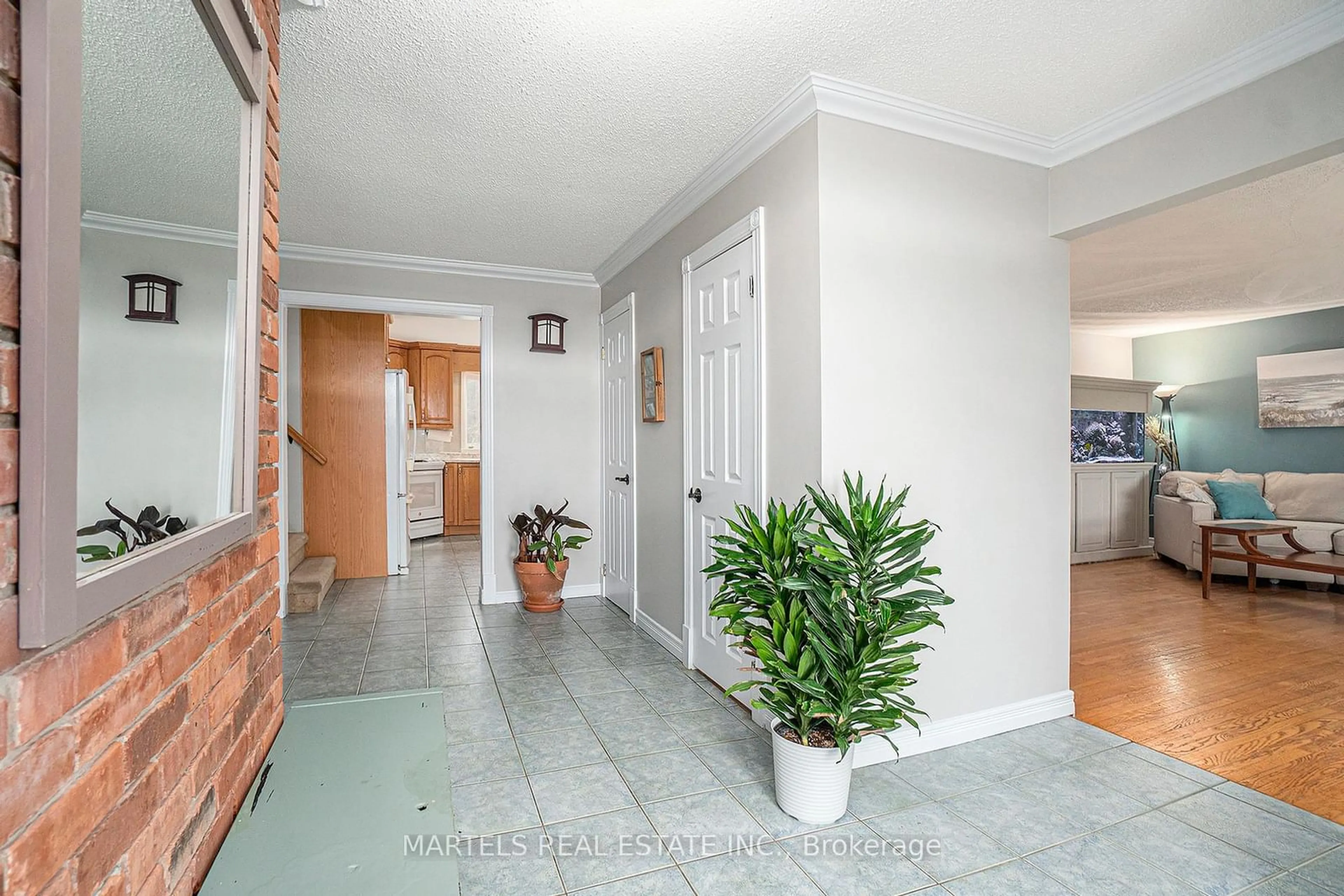 Indoor foyer for 1102 500 Rte, The Nation Ontario K0A 1M0