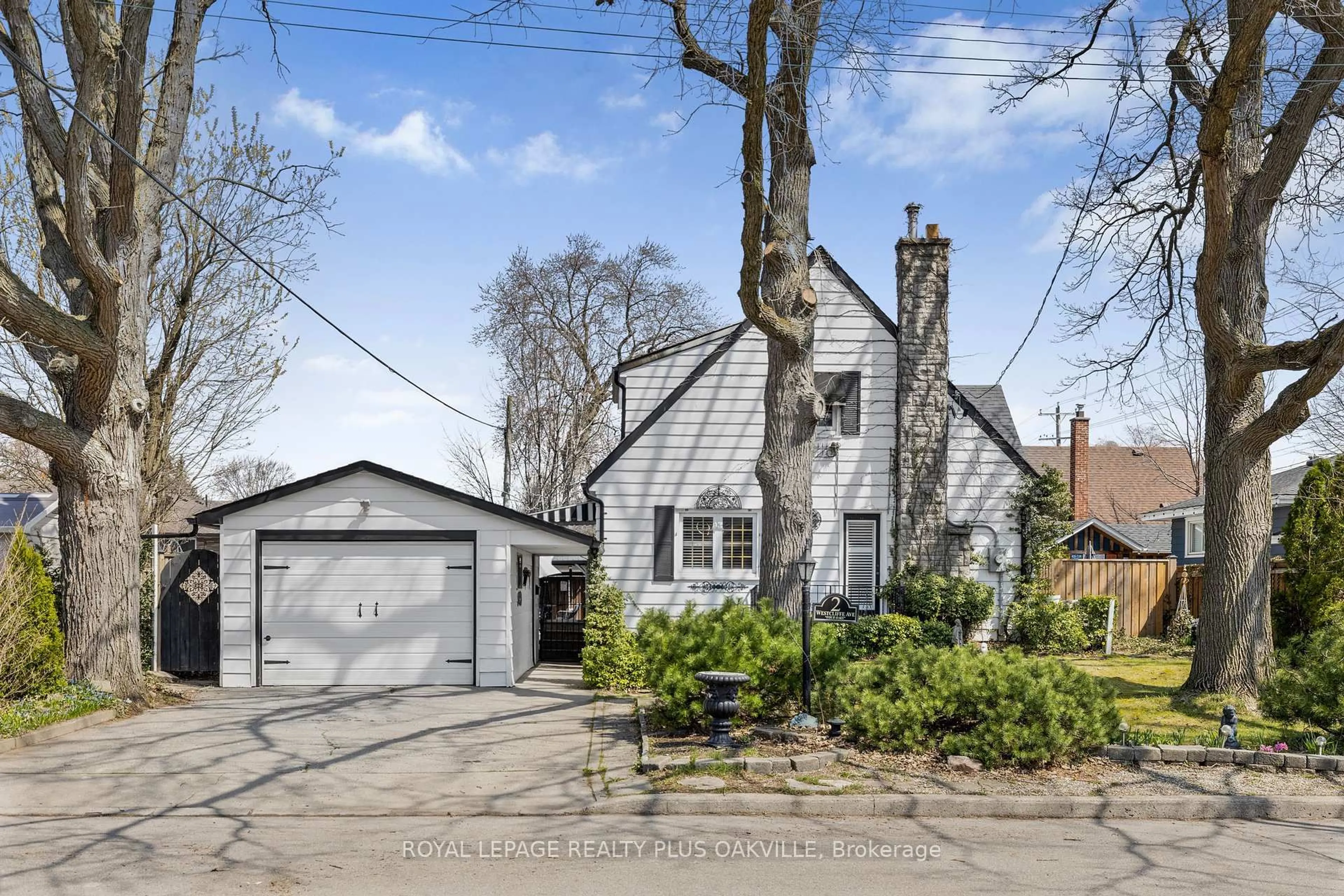 A pic from outside/outdoor area/front of a property/back of a property/a pic from drone, street for 2 Westcliffe Ave, Hamilton Ontario L9C 1K2