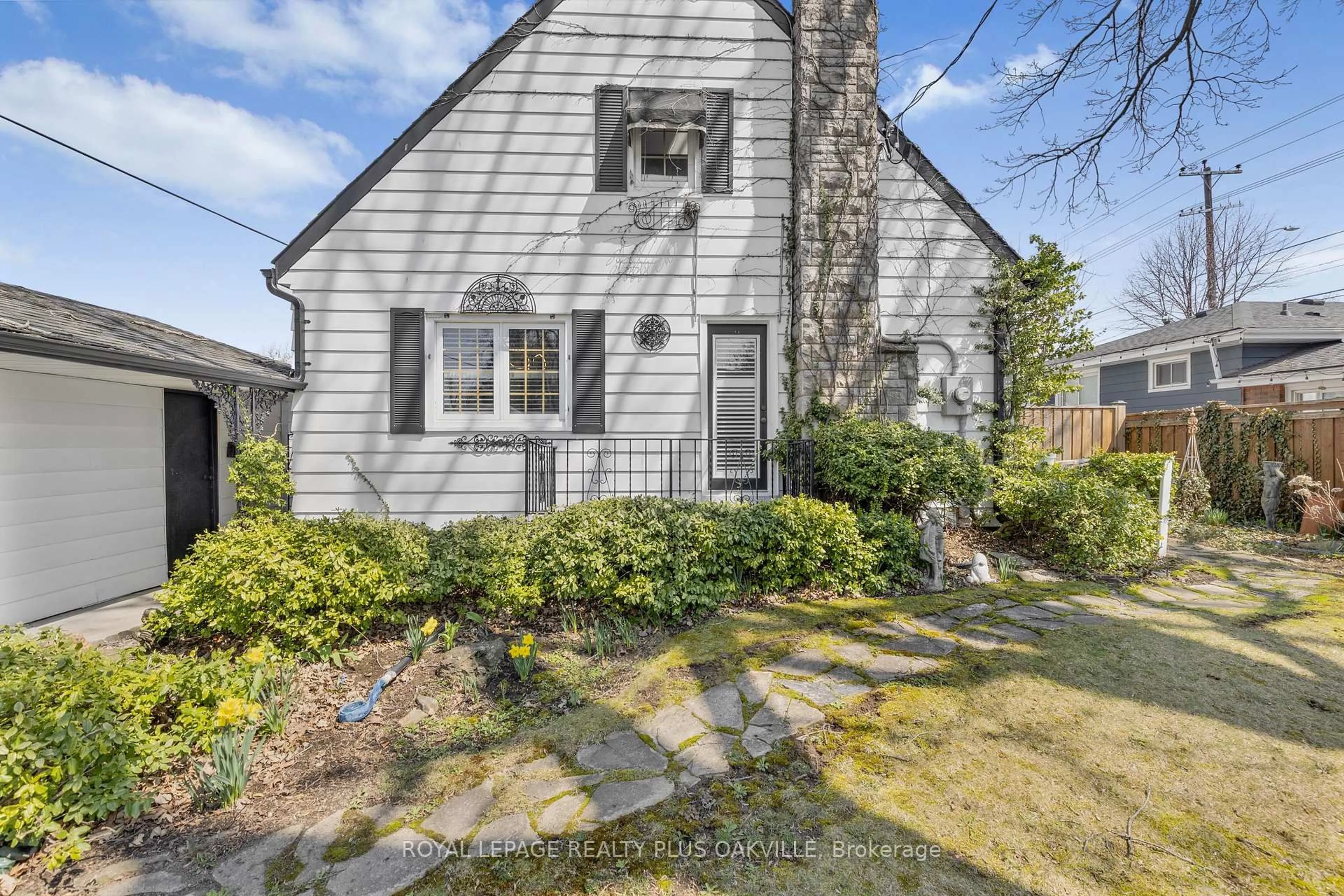 Unknown for 2 Westcliffe Ave, Hamilton Ontario L9C 1K2