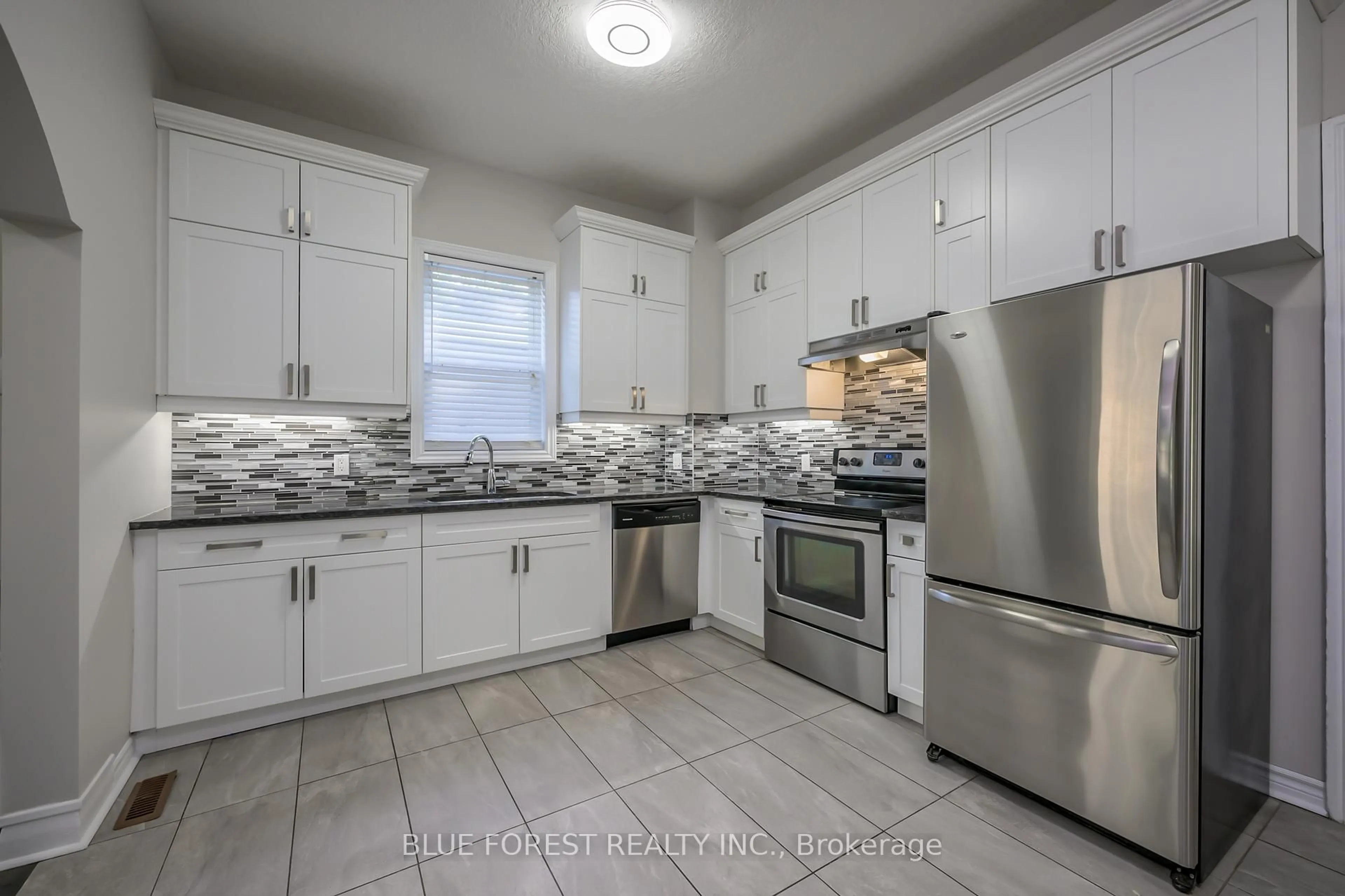 Unknown for 175 Sydenham St, London East Ontario N6A 1W2