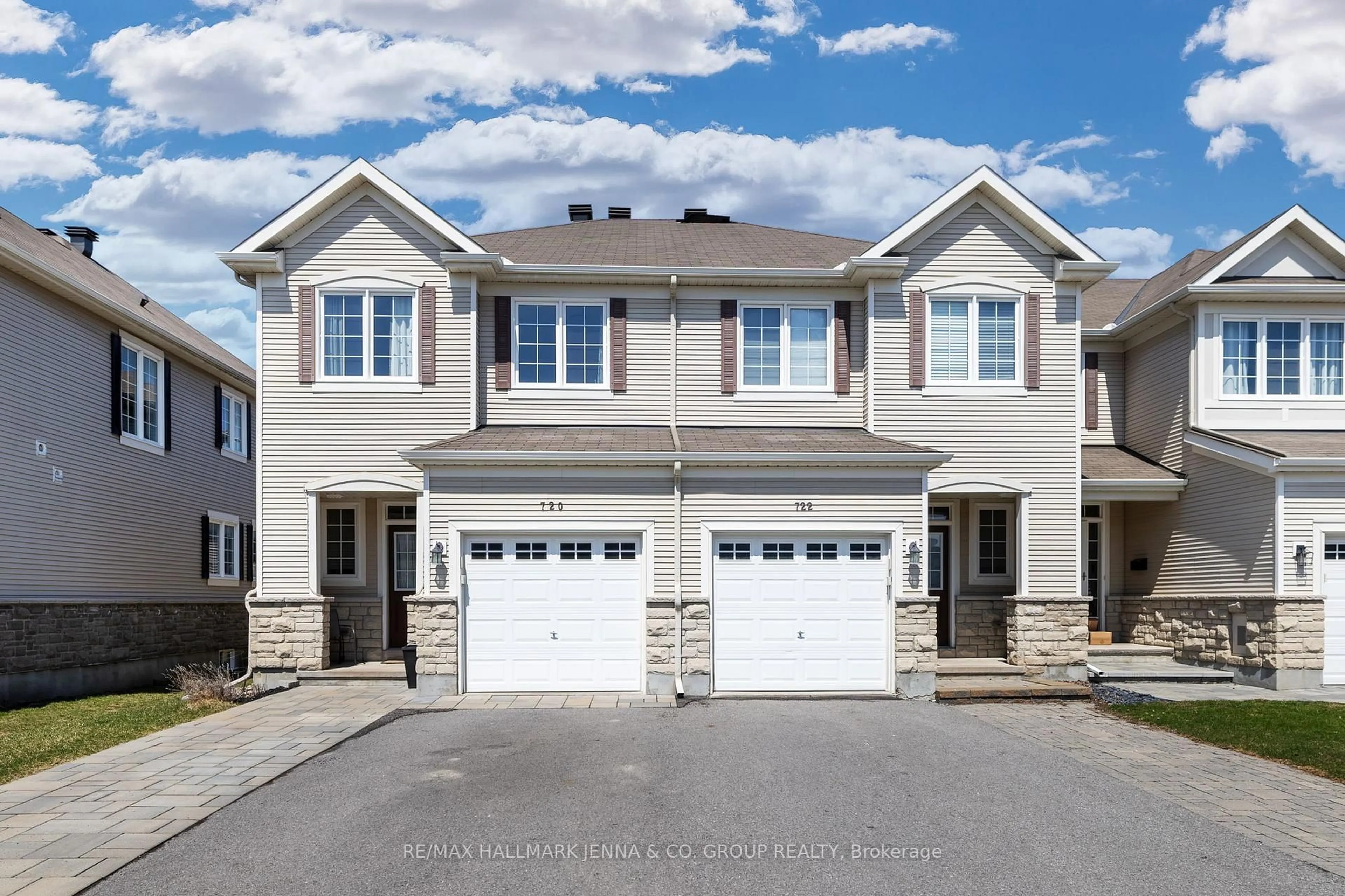 A pic from outside/outdoor area/front of a property/back of a property/a pic from drone, street for 720 Oakglade Ave, Ottawa Ontario K2M 0B3
