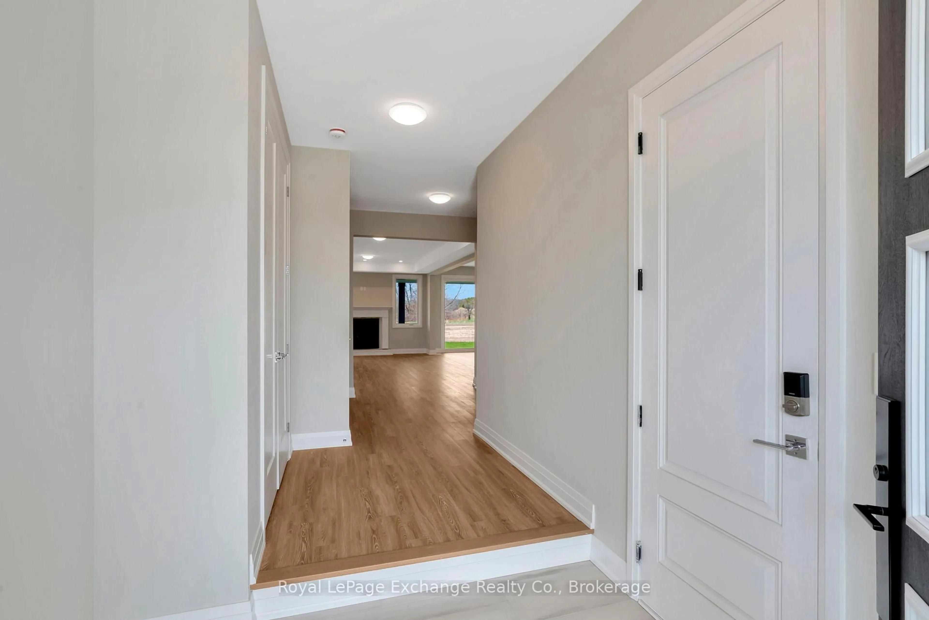 Indoor entryway for 127 Inverness St, Kincardine Ontario N2Z 2Z4
