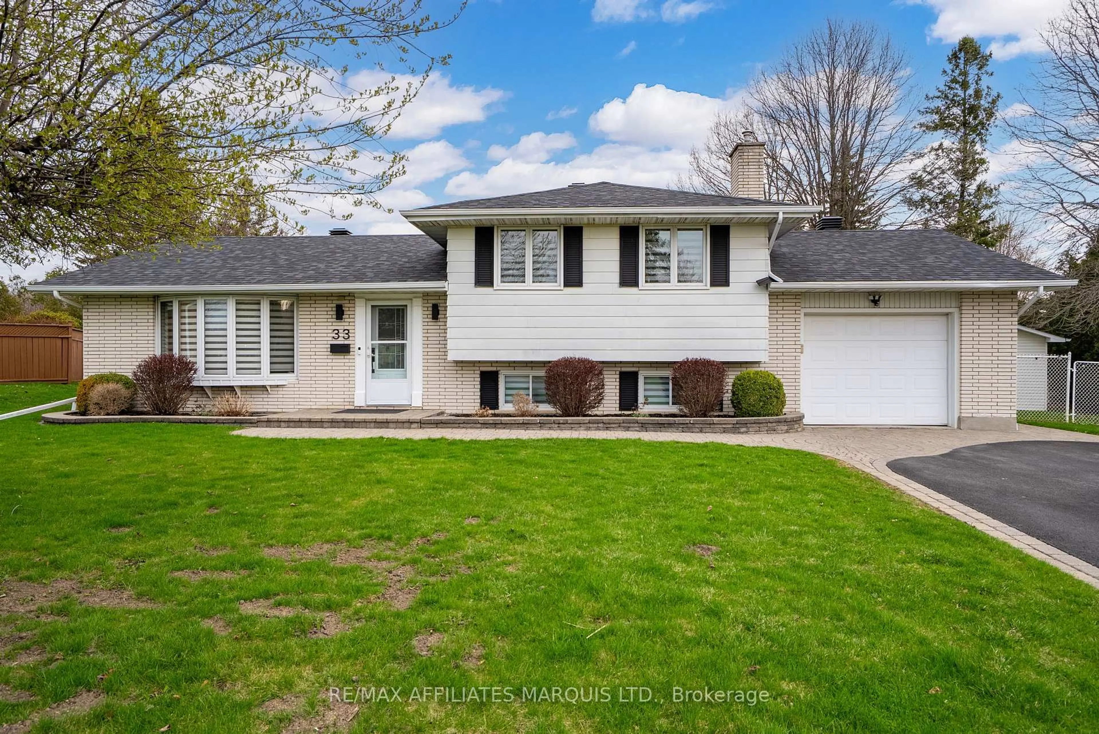 Home with vinyl exterior material, street for 33 Monaco Cres, Cornwall Ontario K6H 5Z1