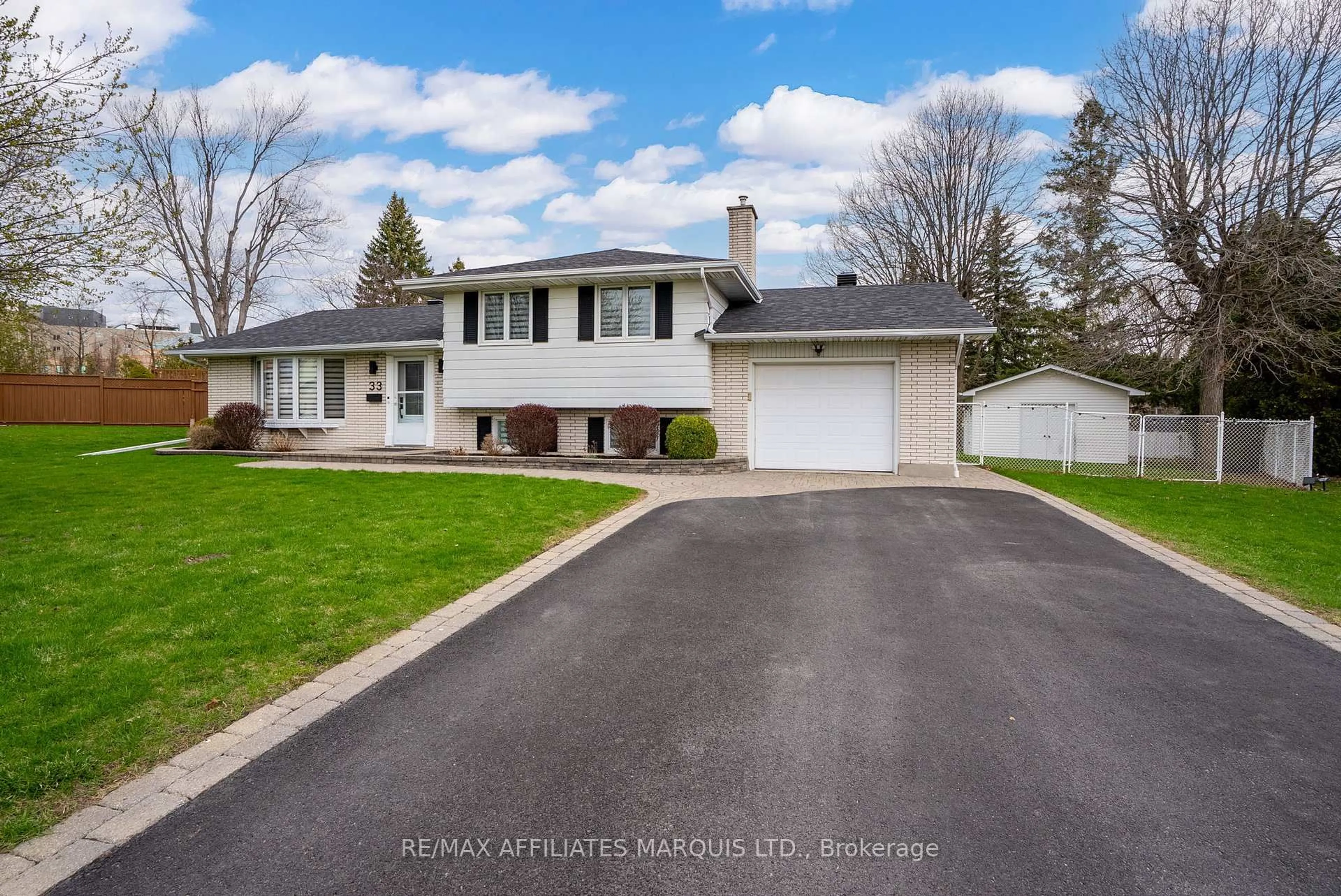 Home with vinyl exterior material, street for 33 Monaco Cres, Cornwall Ontario K6H 5Z1
