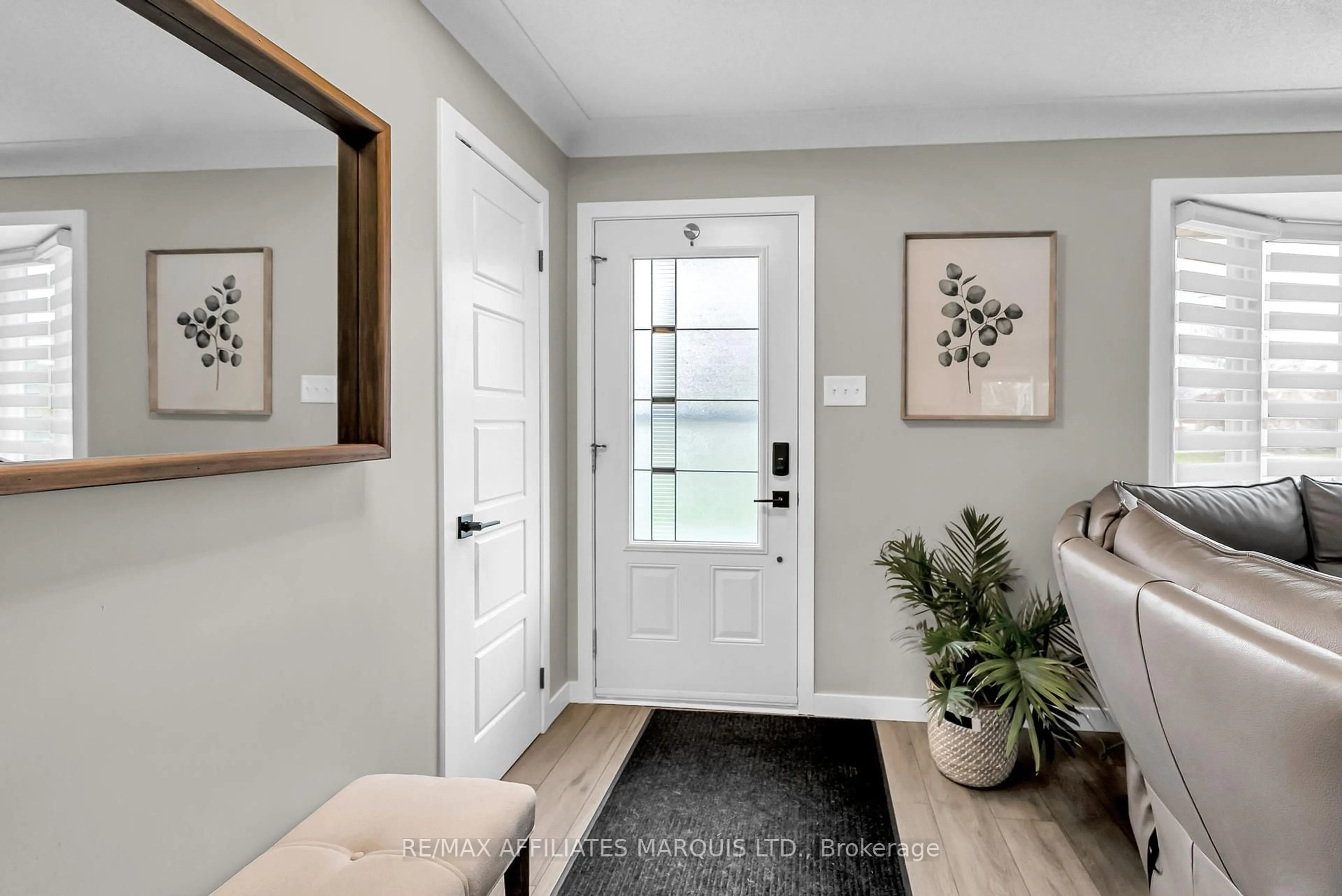 Indoor entryway for 33 Monaco Cres, Cornwall Ontario K6H 5Z1