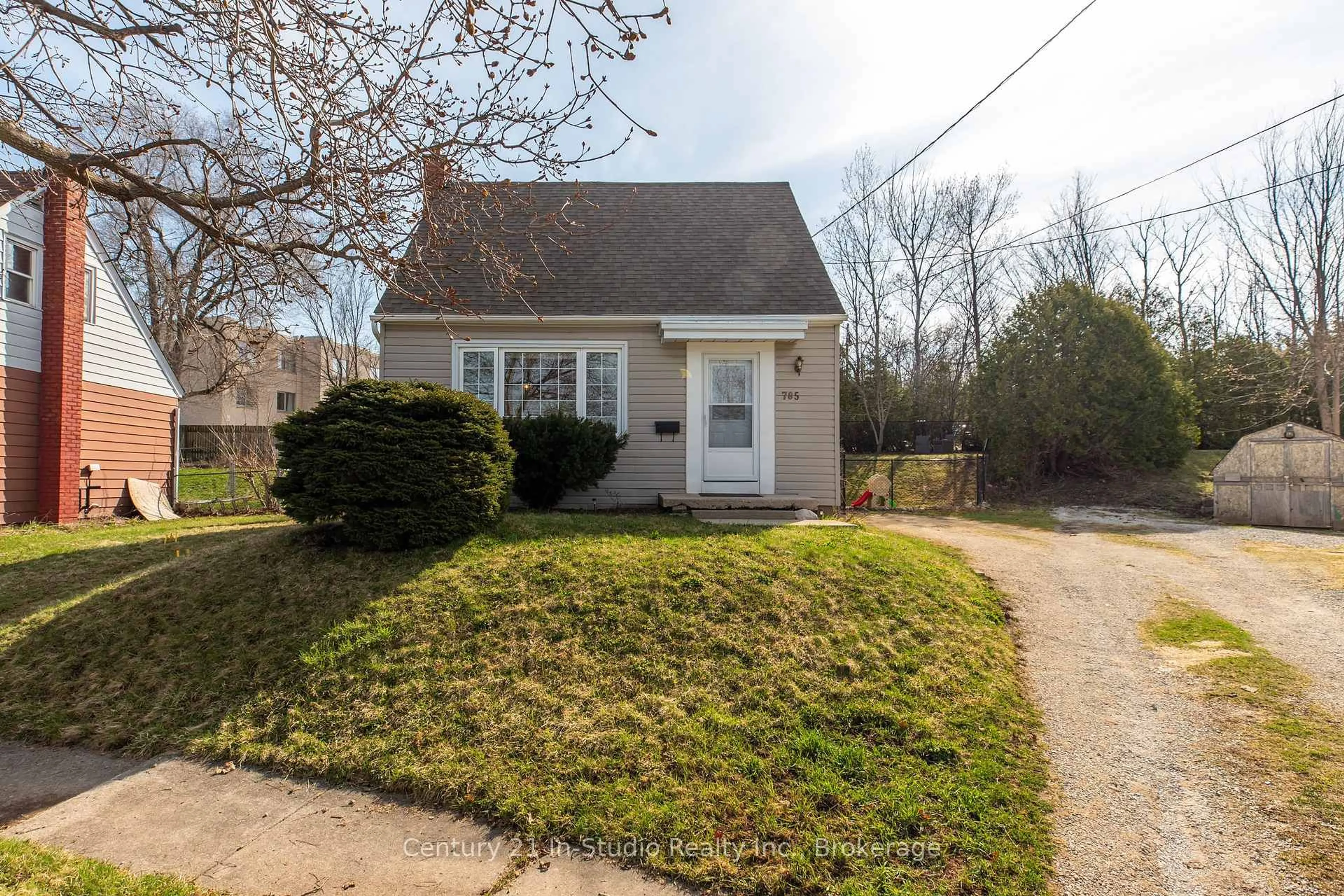 Unknown for 785 5th St, Owen Sound Ontario N4K 1E4