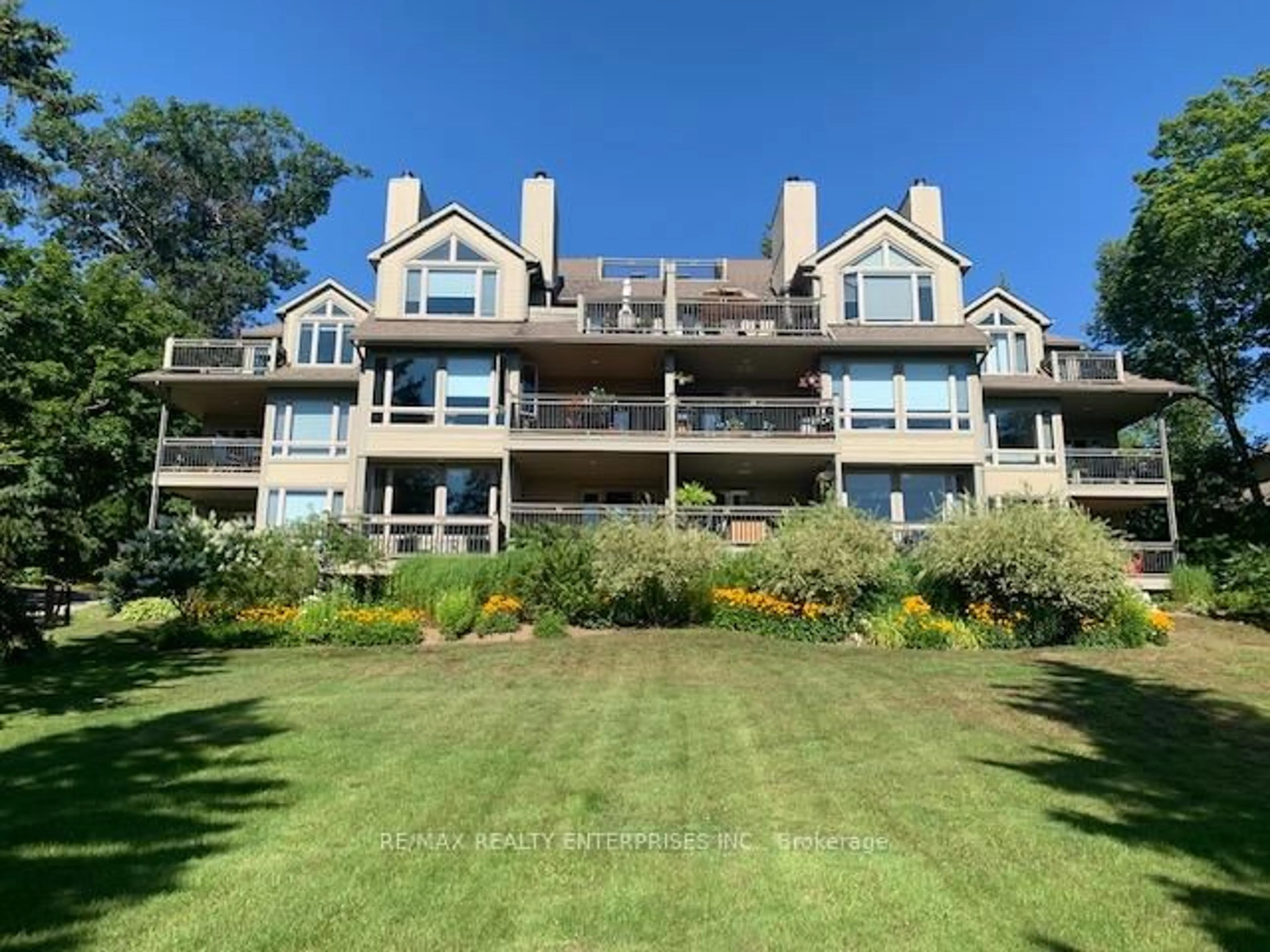A pic from outside/outdoor area/front of a property/back of a property/a pic from drone, water/lake/river/ocean view for 3111 Grandview Forest Hill Dr #2, Huntsville Ontario P1H 2J5