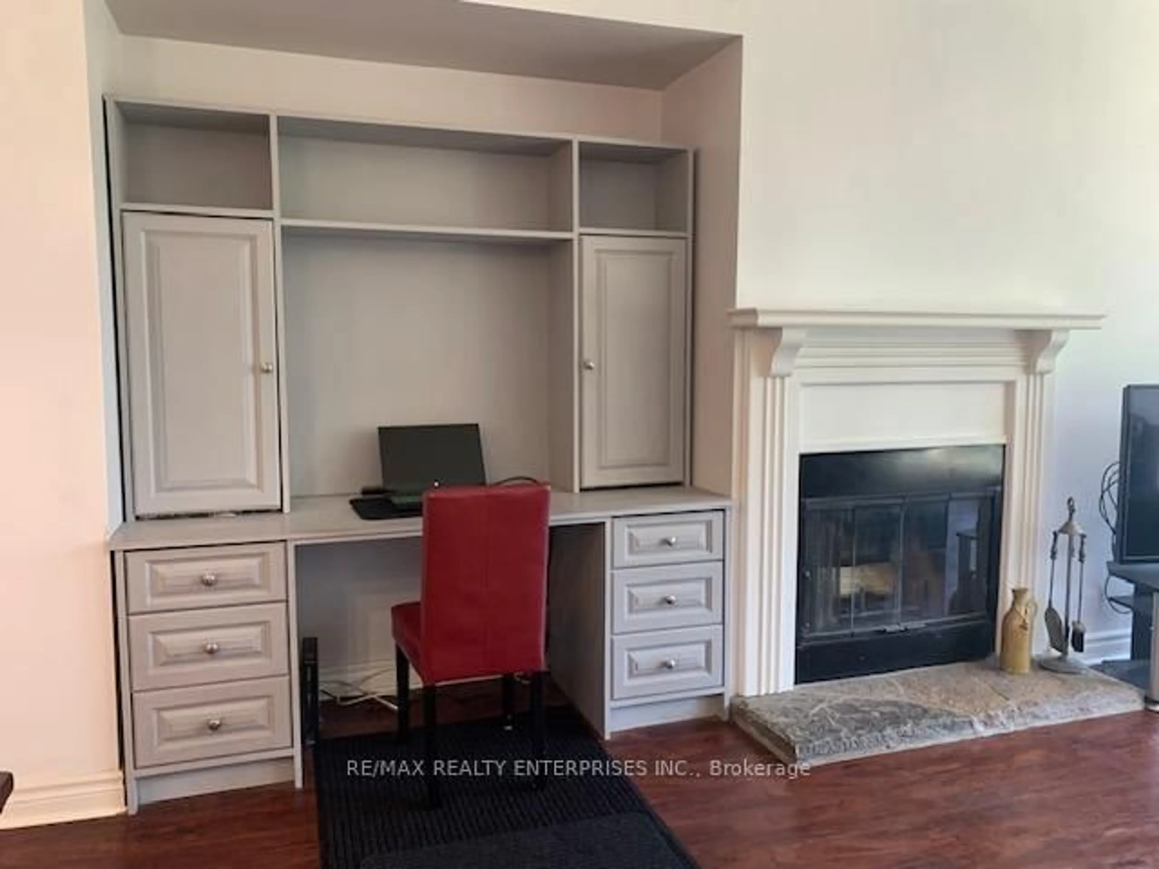 A pic of a room for 3111 Grandview Forest Hill Dr #2, Huntsville Ontario P1H 2J5