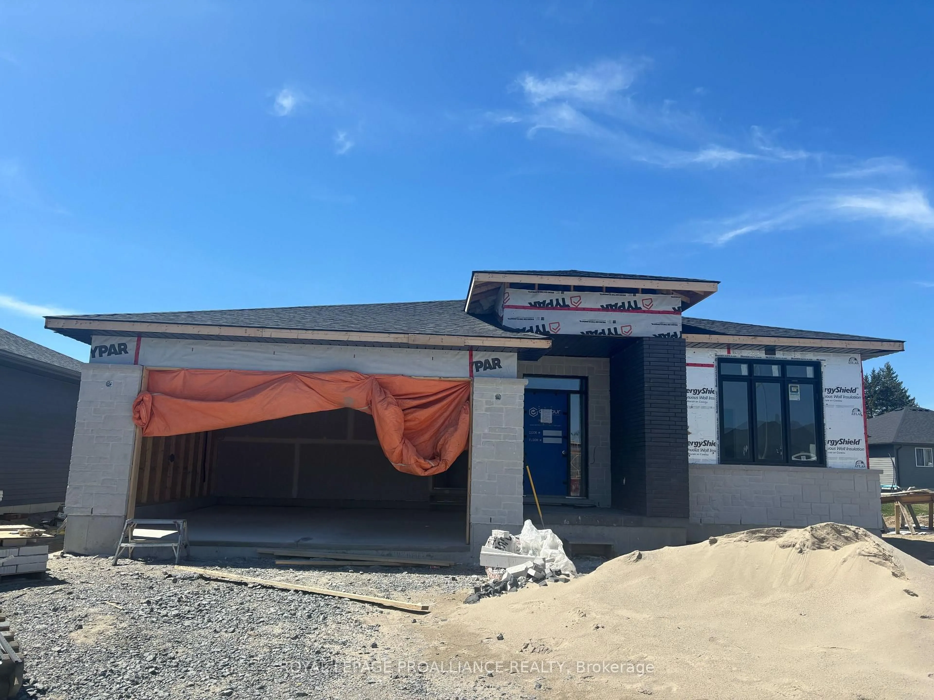 Home with vinyl exterior material, building for 16 Horton Crt, Belleville Ontario K8P 0H3