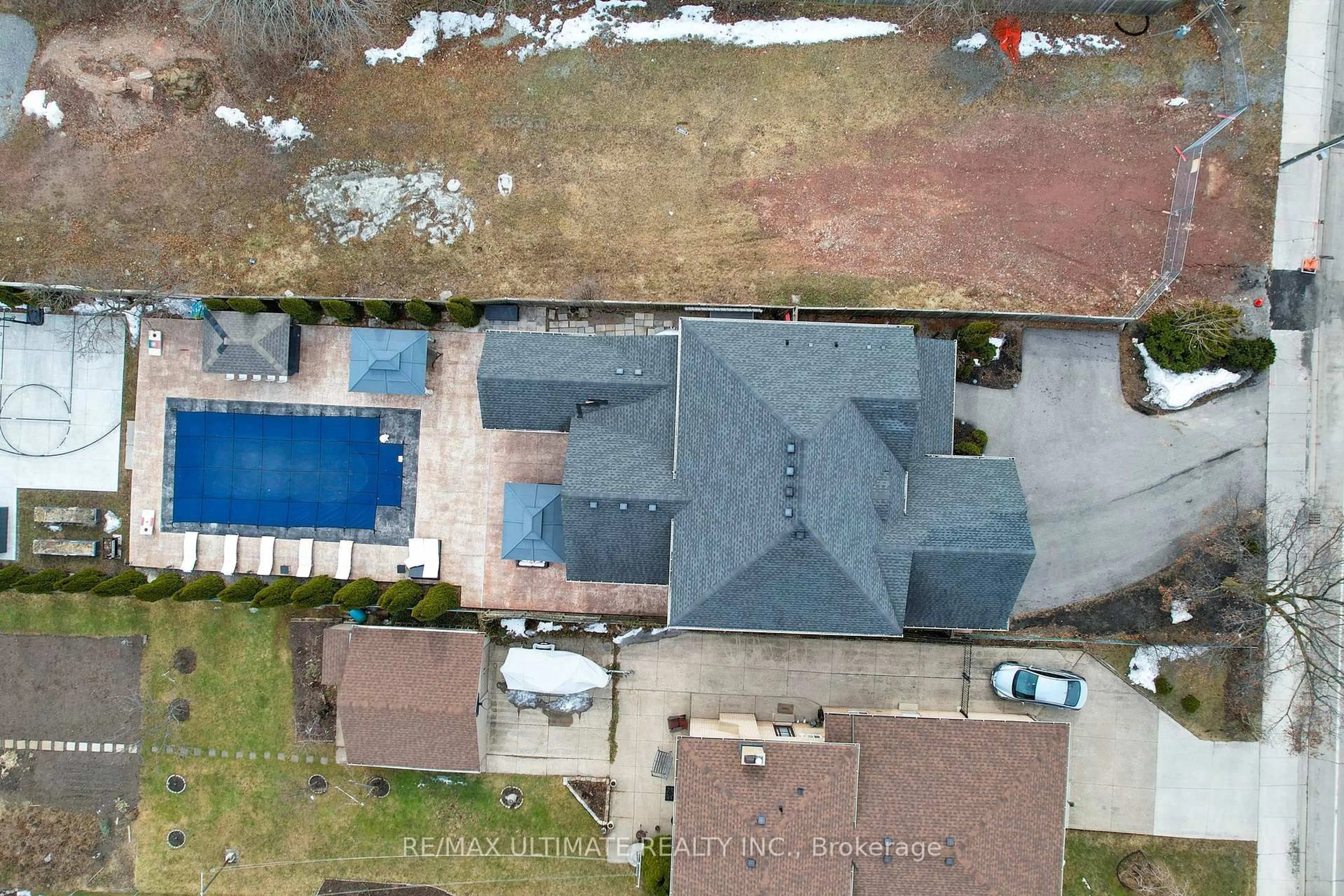 A pic from outside/outdoor area/front of a property/back of a property/a pic from drone, unknown for 178 Millen Rd, Hamilton Ontario L8E 2G5