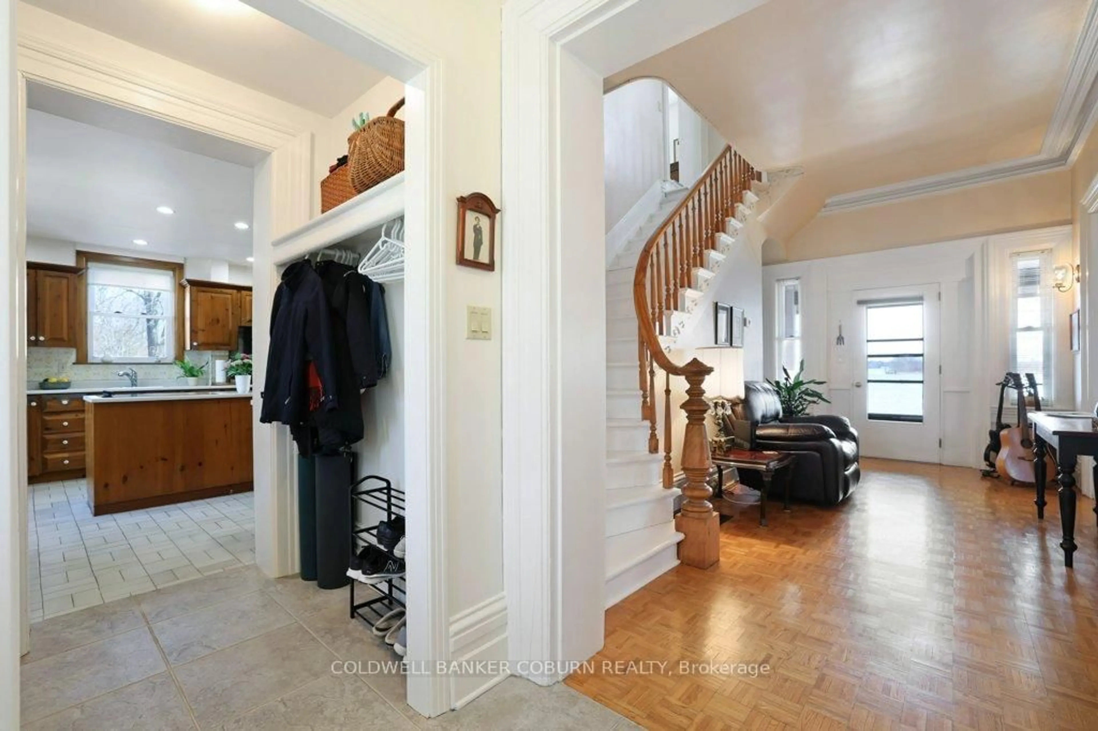Indoor entryway for 81 Lakeshore Dr, South Dundas Ontario K0C 1X0