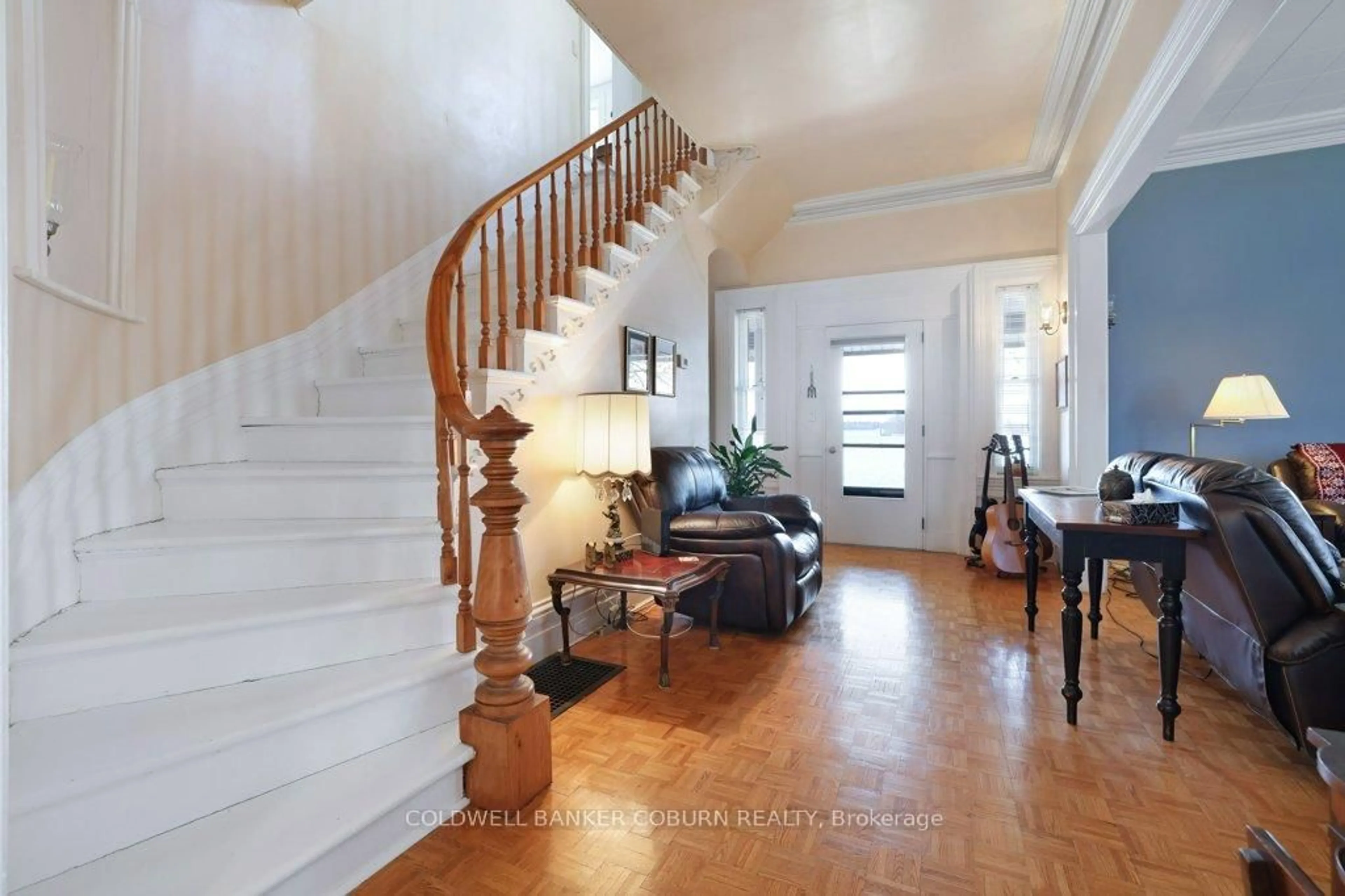 Indoor foyer for 81 Lakeshore Dr, South Dundas Ontario K0C 1X0