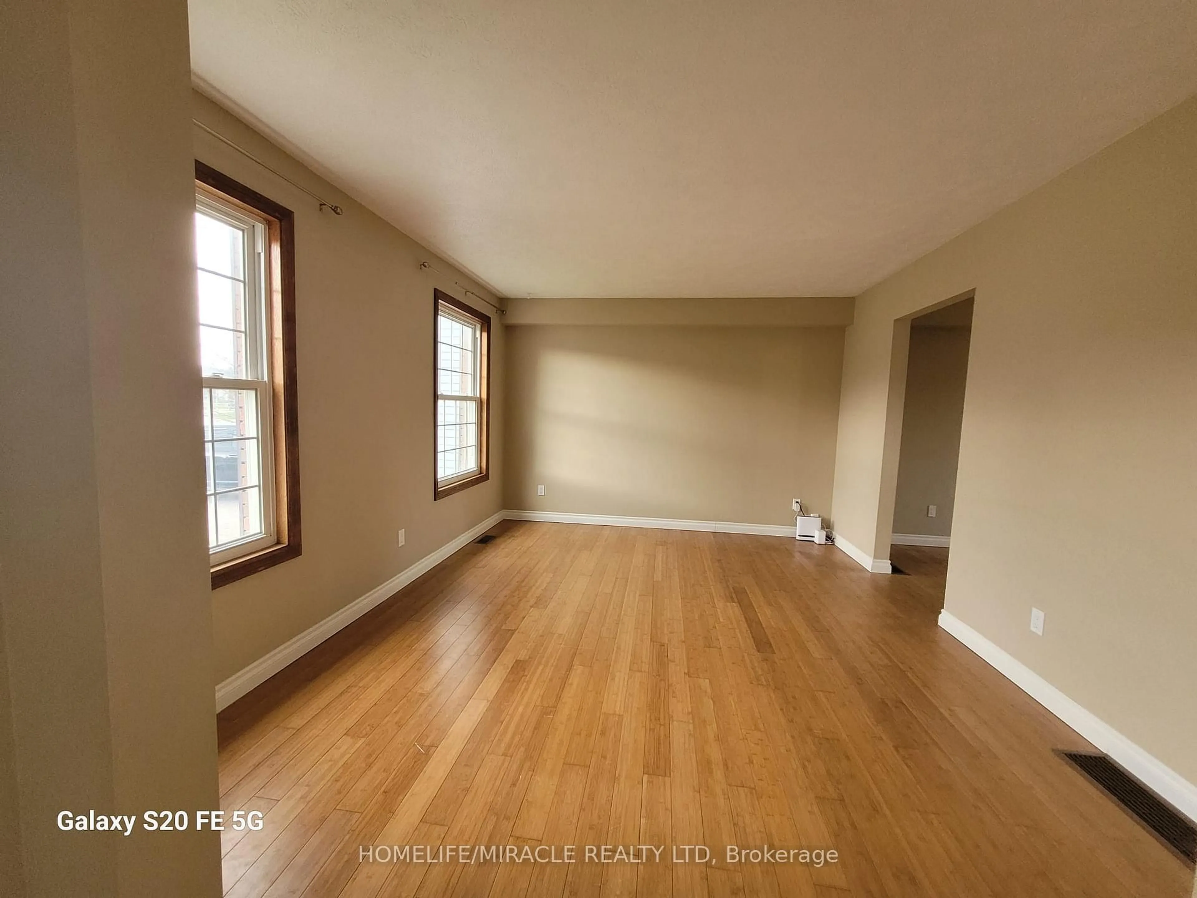 A pic of a room for 880 27th St, Owen Sound Ontario N4K 6P3