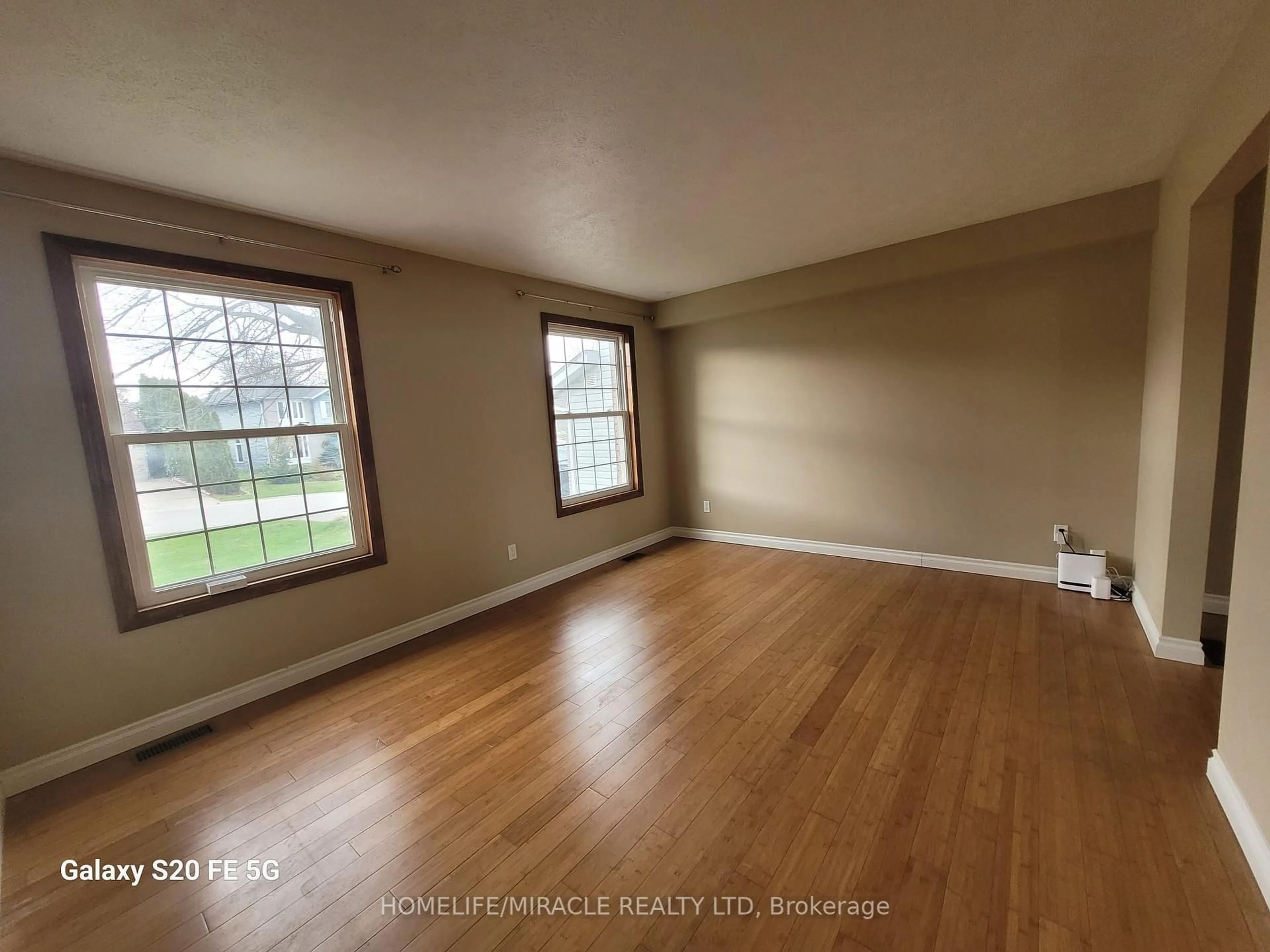 A pic of a room for 880 27th St, Owen Sound Ontario N4K 6P3
