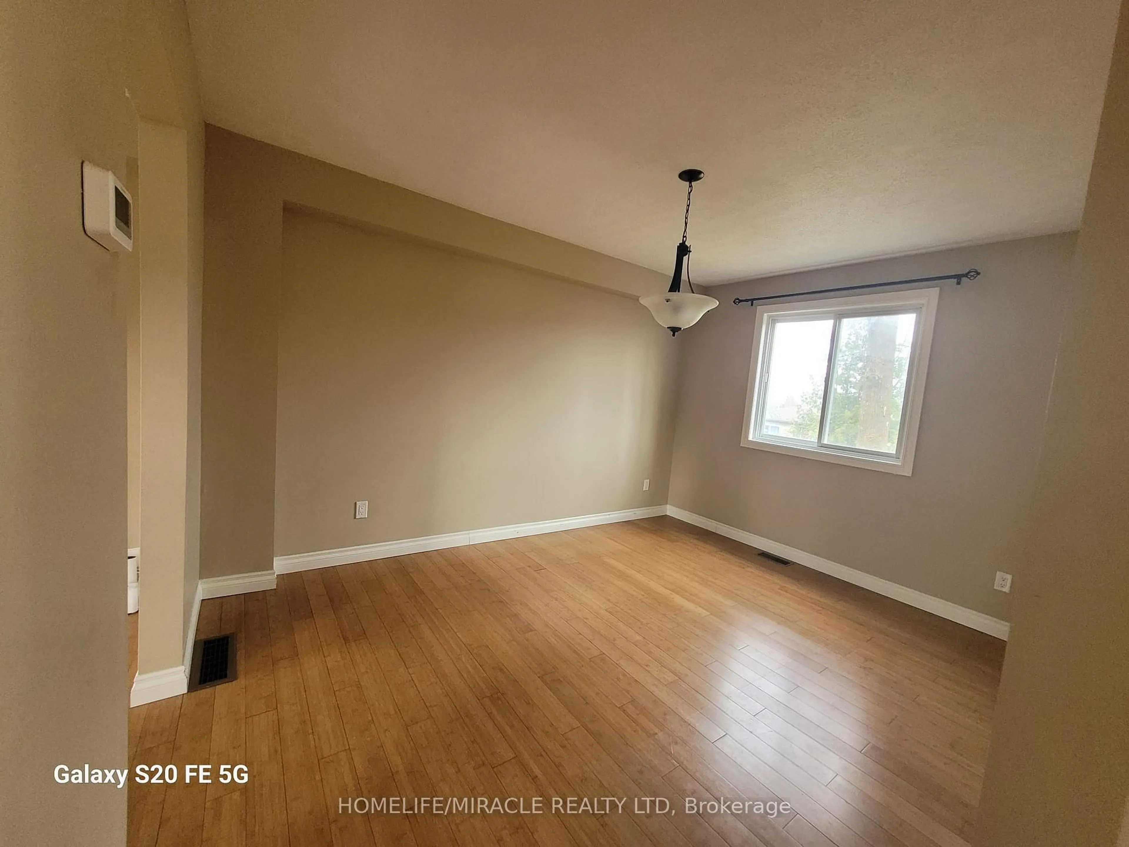 A pic of a room for 880 27th St, Owen Sound Ontario N4K 6P3
