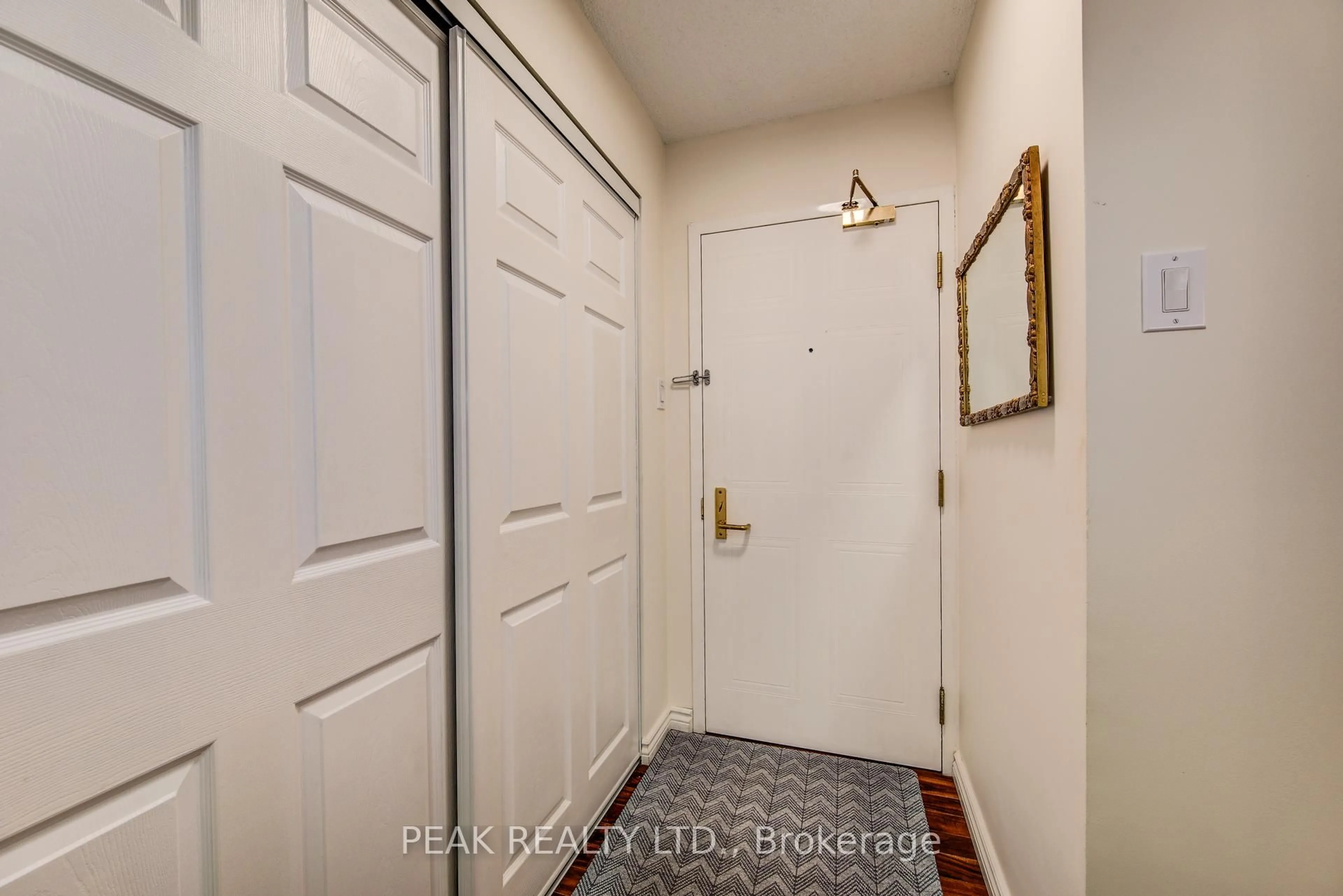 Indoor entryway for 265 Westcourt Pl #509, Waterloo Ontario N2L 6E4