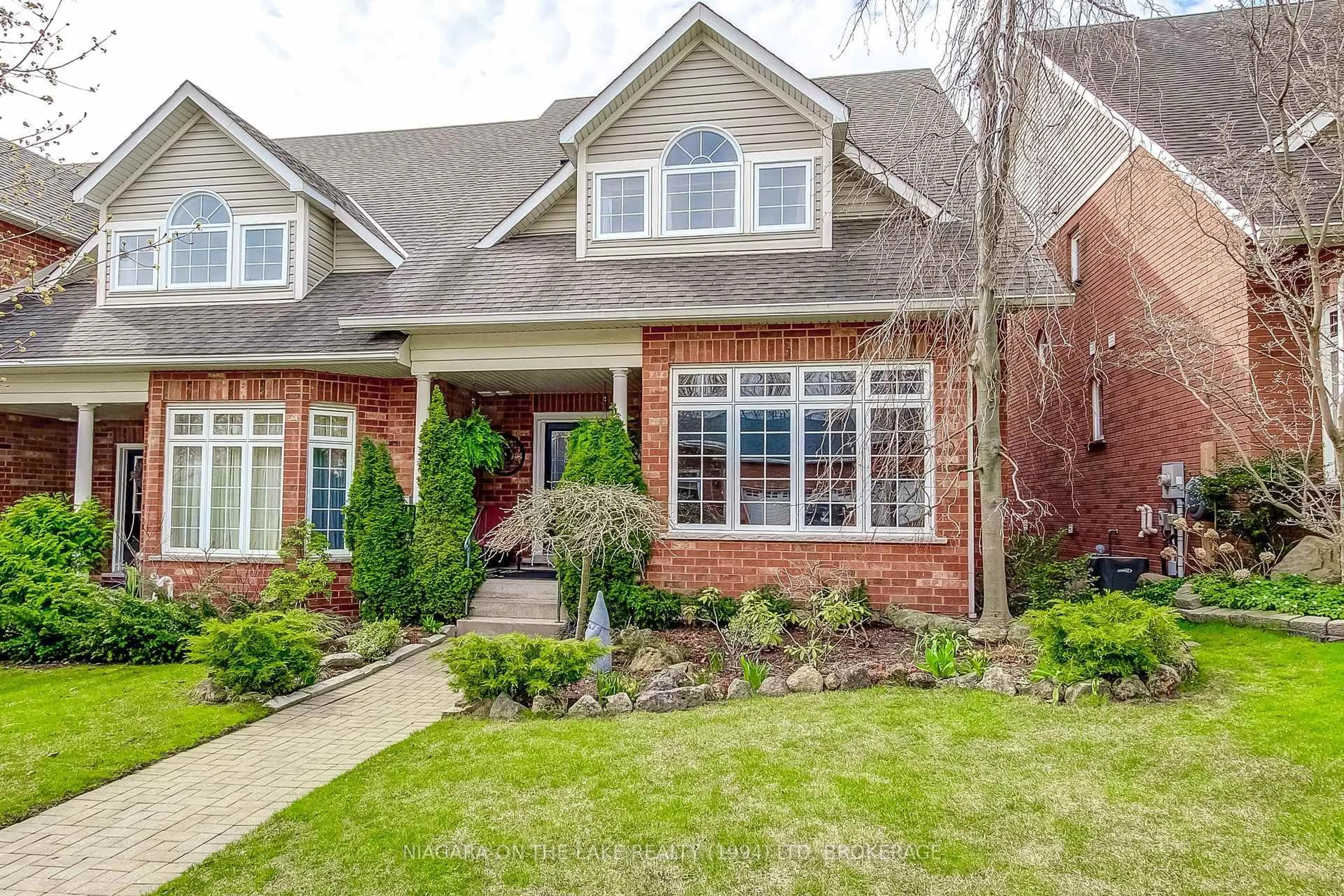 Home with brick exterior material, street for 6274 Forest Ridge Dr, Niagara Falls Ontario L2J 4K2