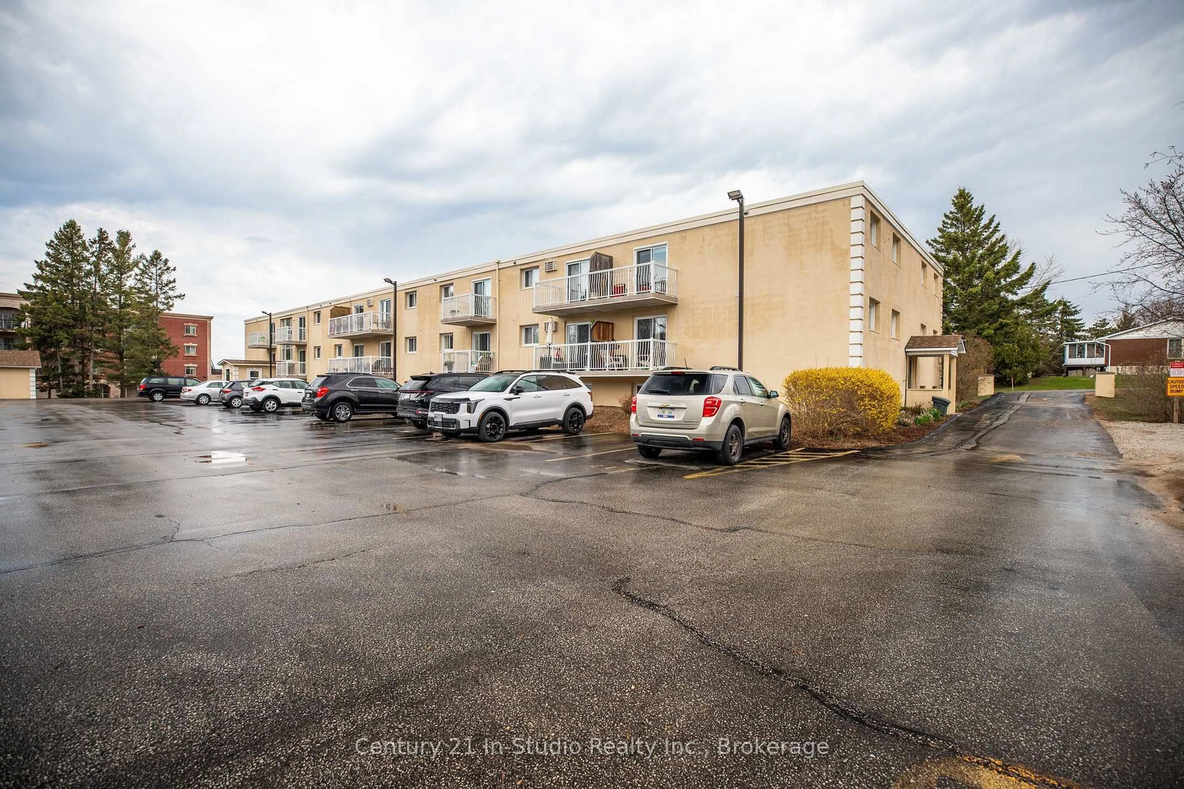 Patio, street for 229 Adelaide St #115, Saugeen Shores Ontario N0H 2L0