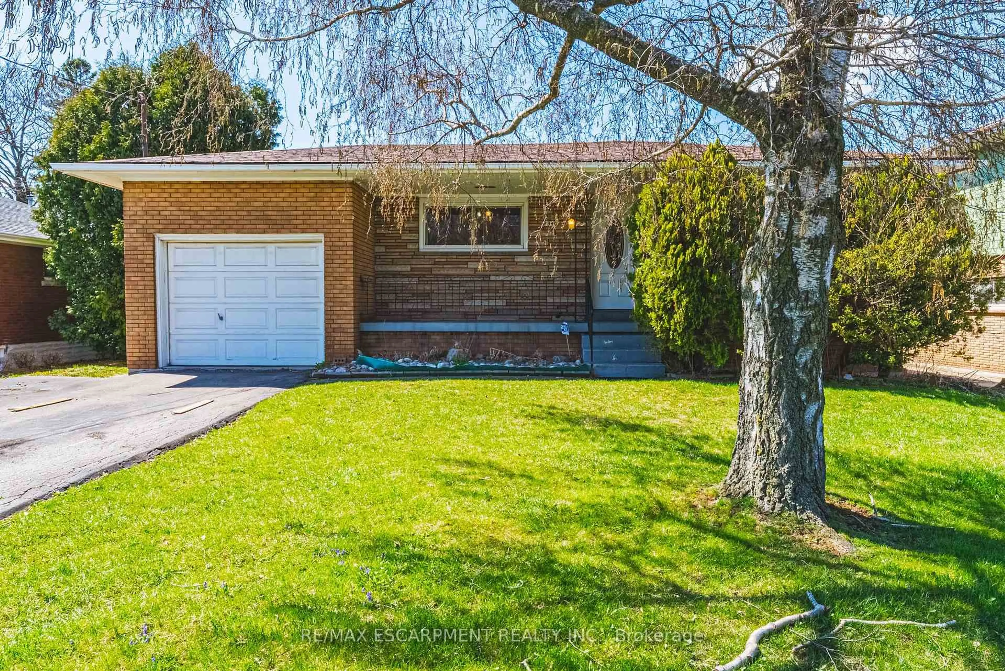 Home with brick exterior material, street for 340 WEST 5TH St, Hamilton Ontario L9C 3P3