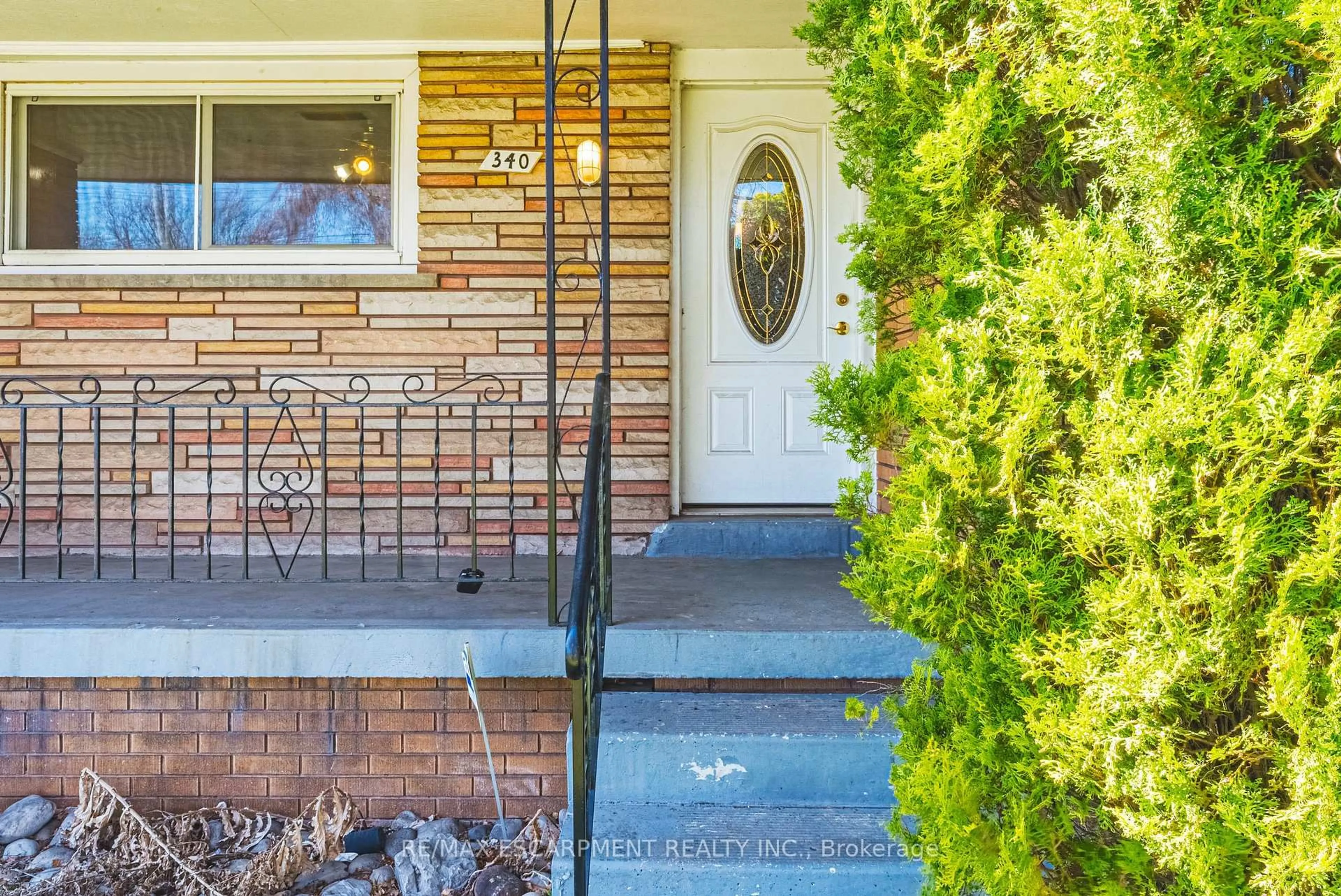Indoor entryway for 340 WEST 5TH St, Hamilton Ontario L9C 3P3