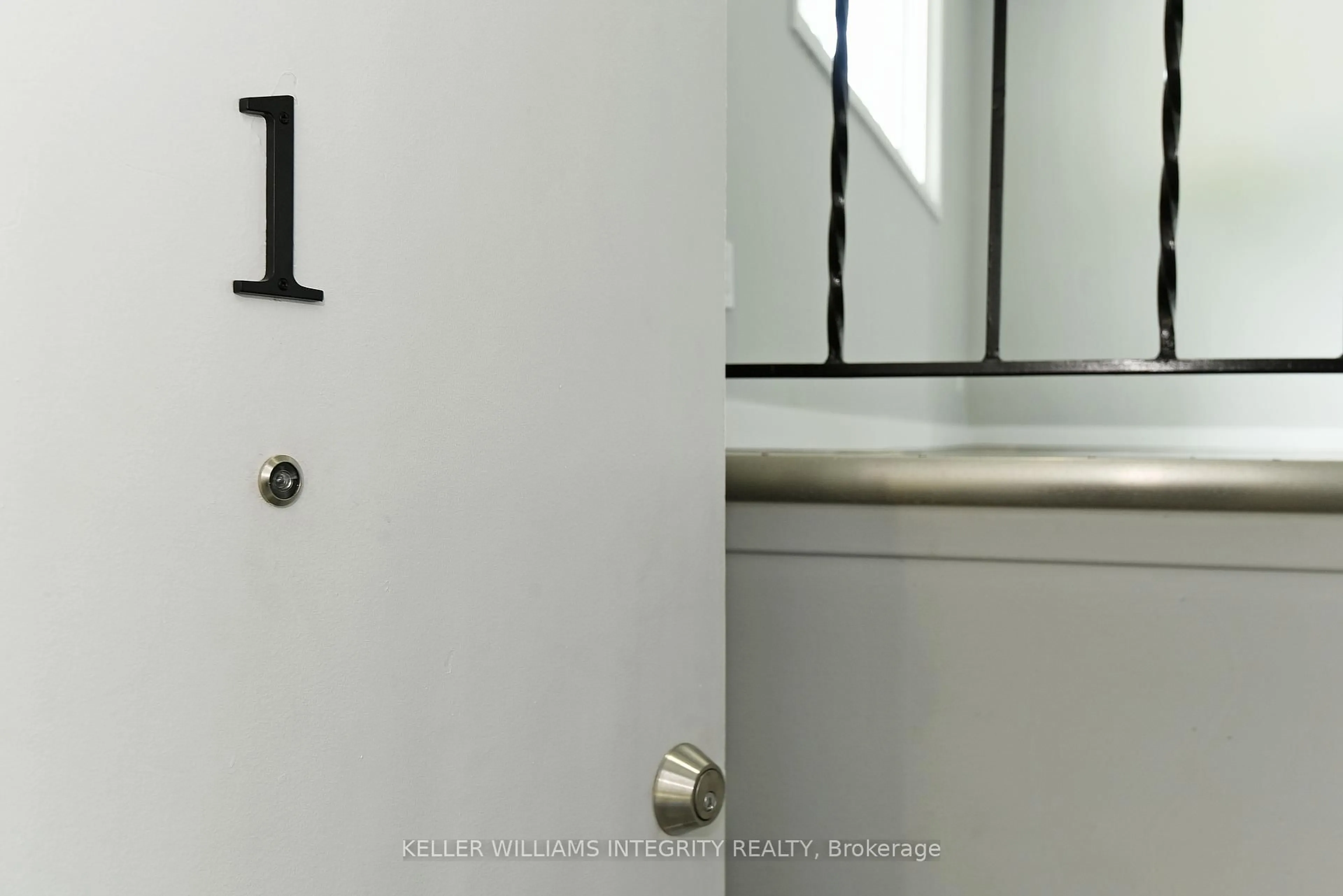 A pic of a room for 384 Tremblay Rd, Ottawa Ontario K1G 0B8