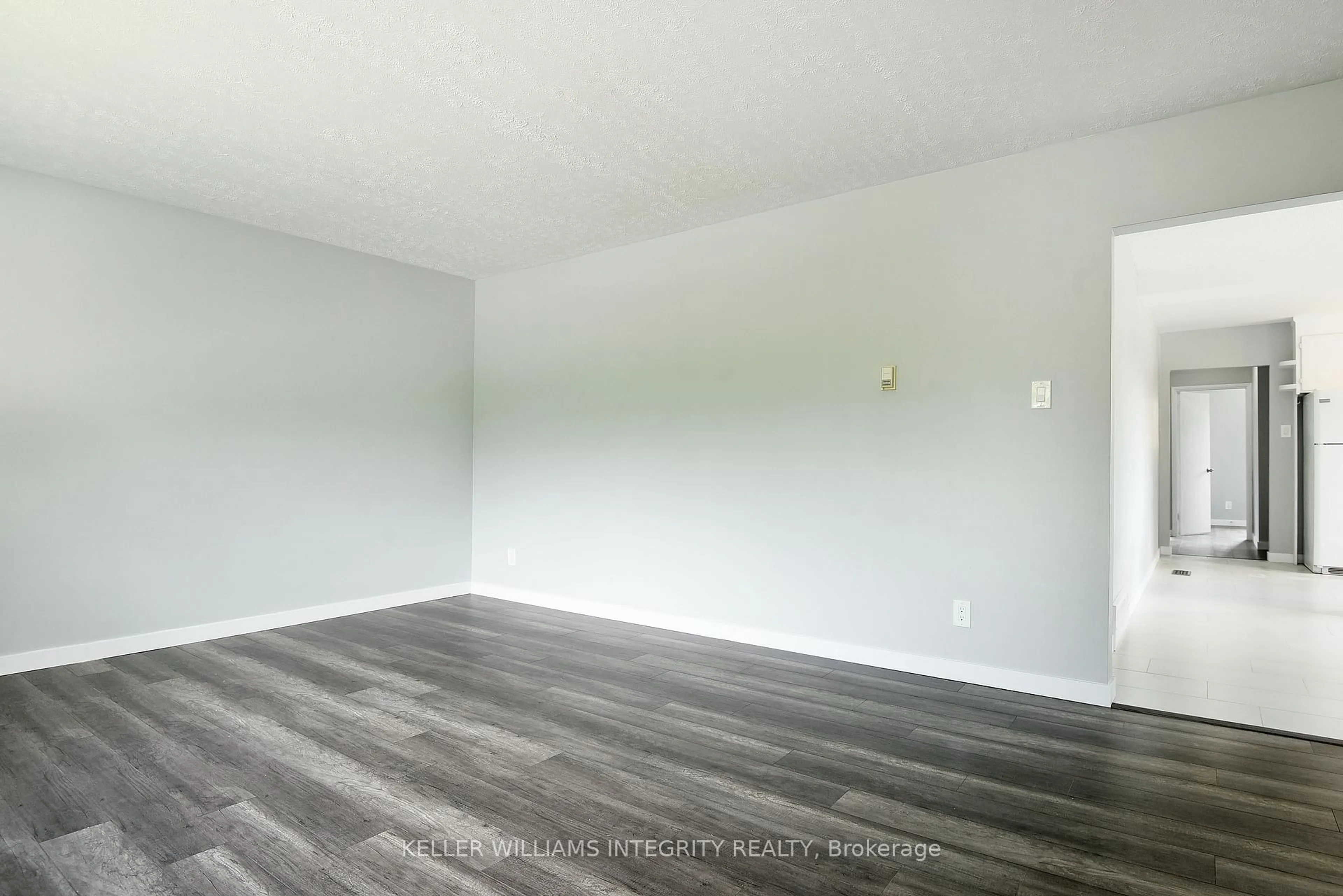 A pic of a room for 384 Tremblay Rd, Ottawa Ontario K1G 0B8