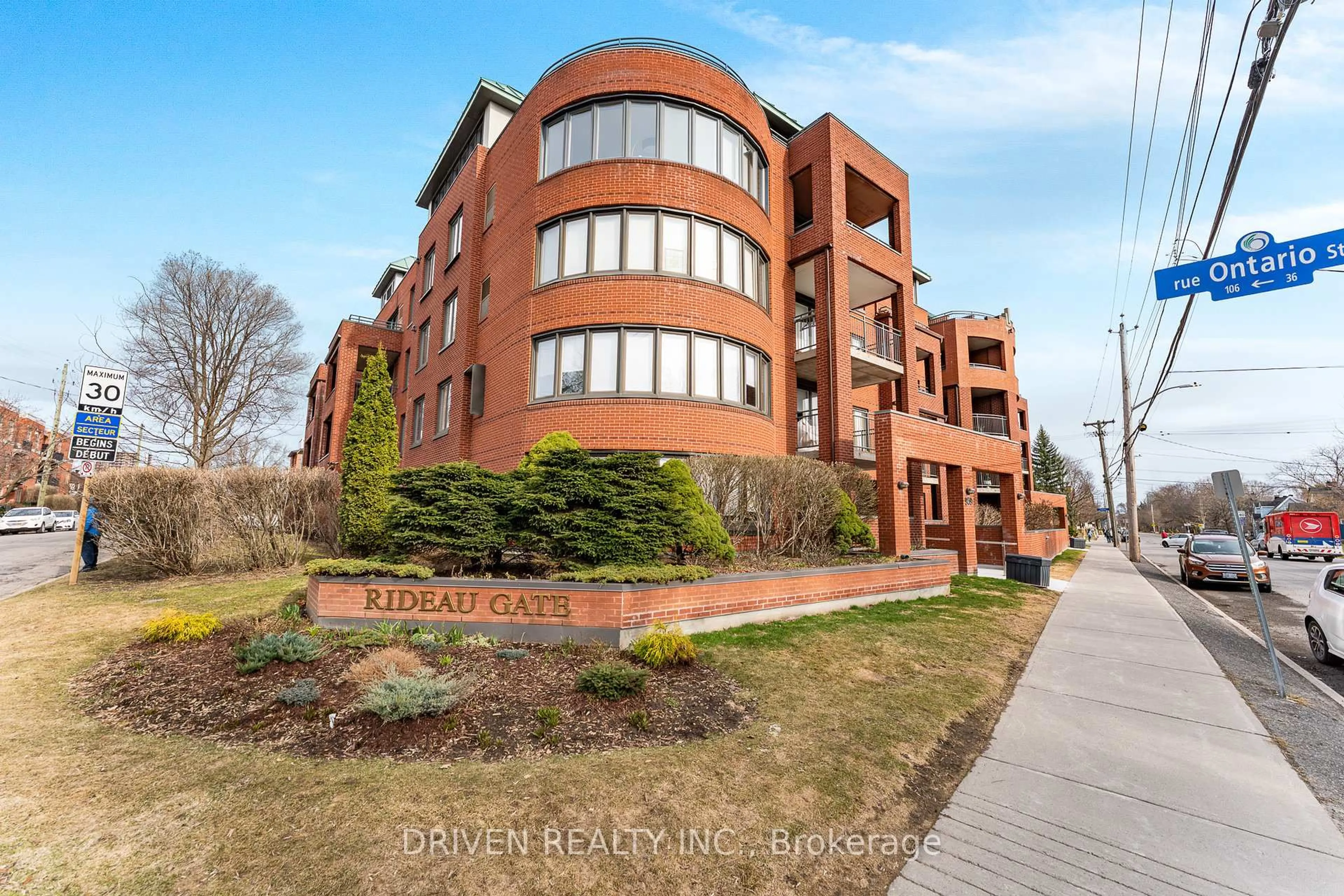 Home with brick exterior material, building for 959 North River Rd #211, Ottawa Ontario K1K 3V3