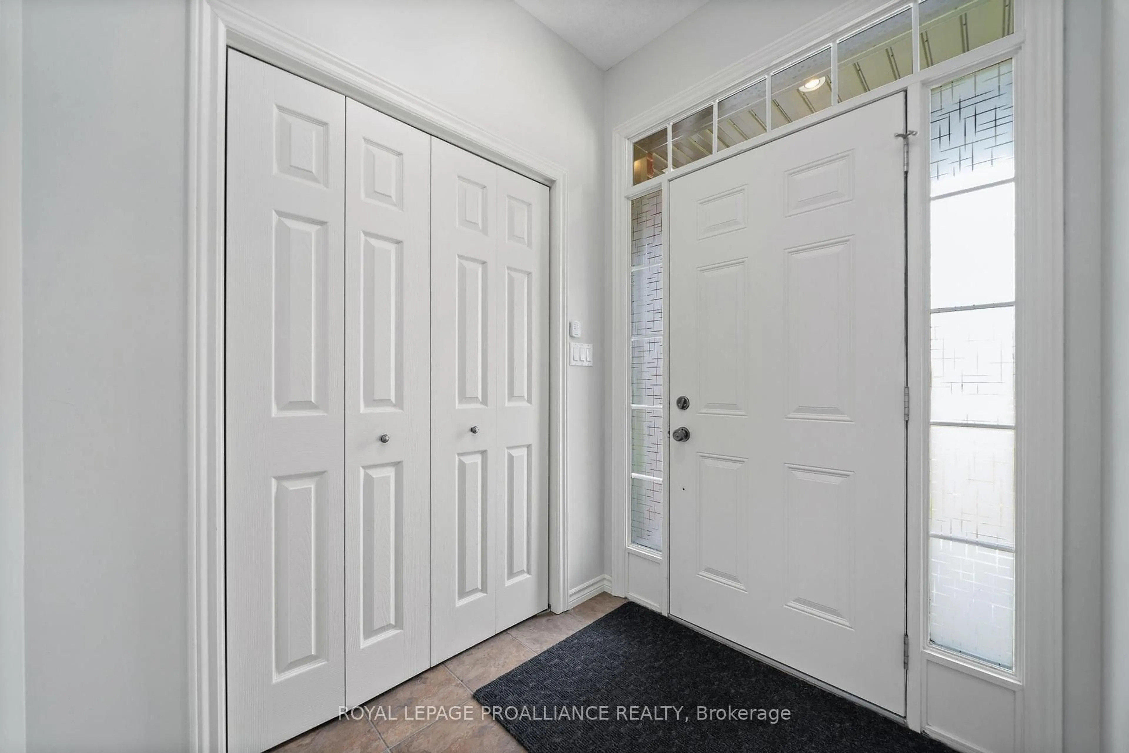 Indoor entryway for 2 Oak Ridge Dr, Stirling Ontario K0K 3E0