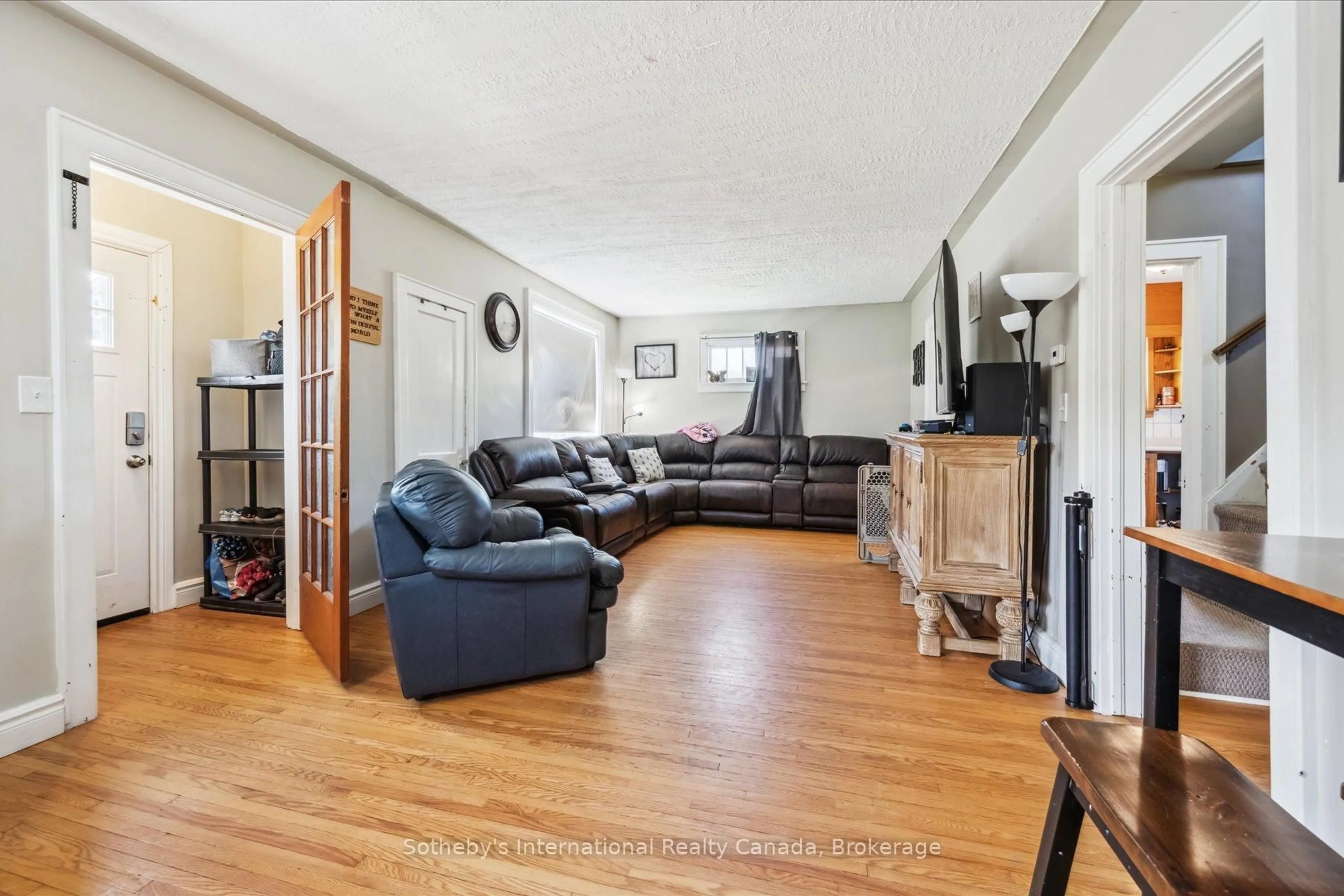 Living room with furniture, unknown for 38 Washington St, Brant Ontario N3L 2A7