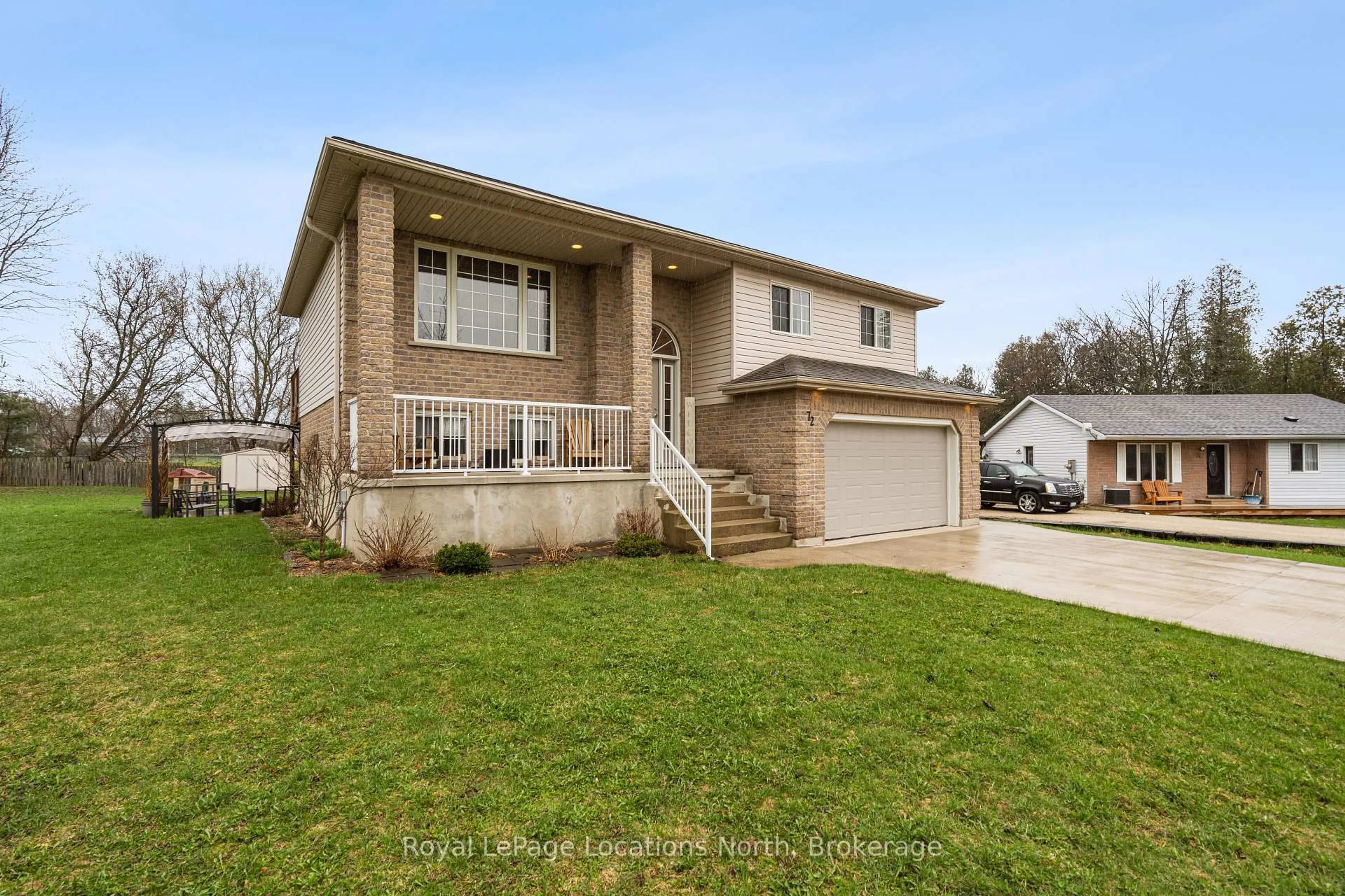 Home with vinyl exterior material, street for 72 Jane St, Chatsworth Ontario N0H 1G0