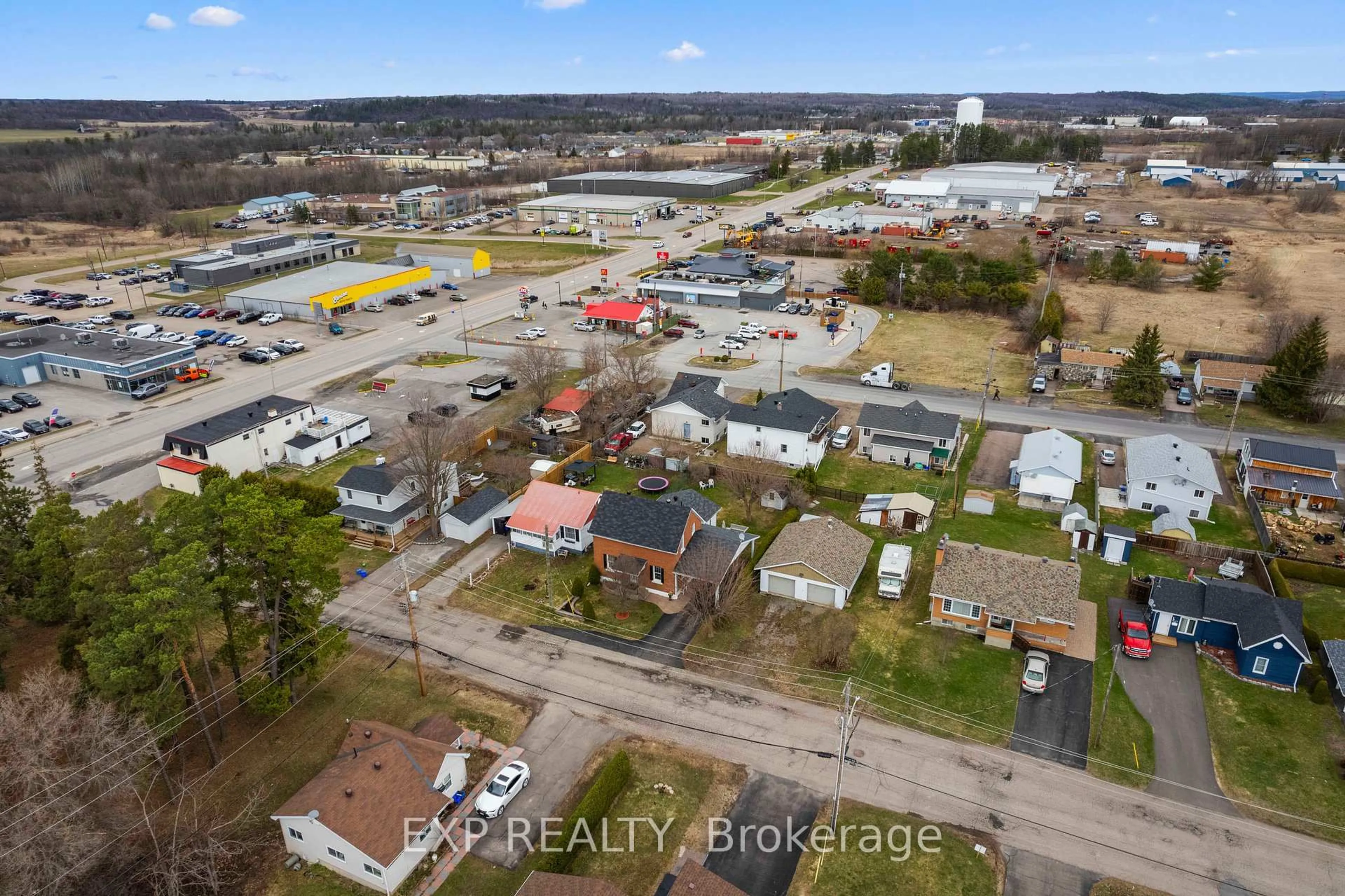 A pic from outside/outdoor area/front of a property/back of a property/a pic from drone, unknown for 703 Seventh St, Renfrew Ontario K7V 1B6