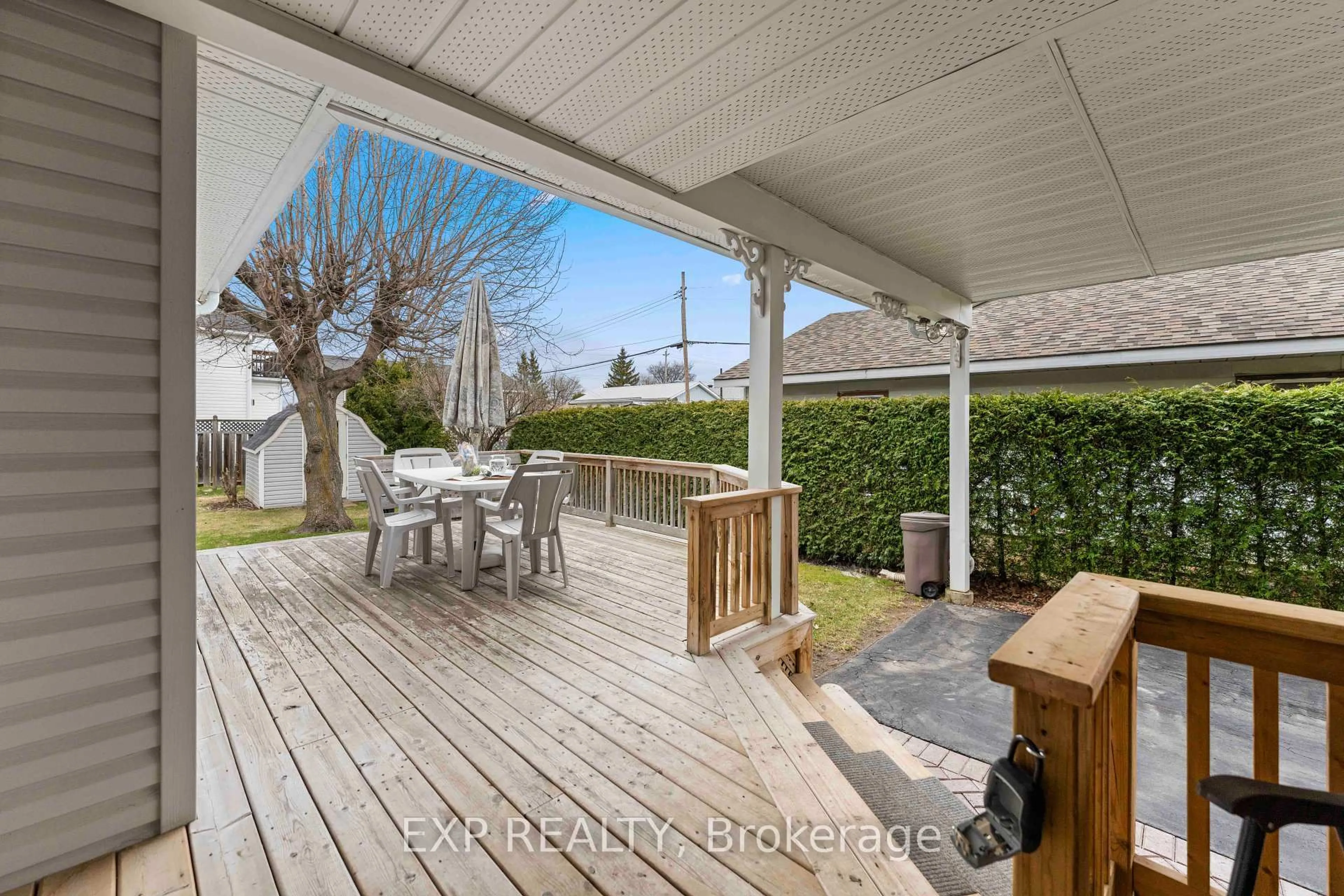 Patio, street for 703 Seventh St, Renfrew Ontario K7V 1B6