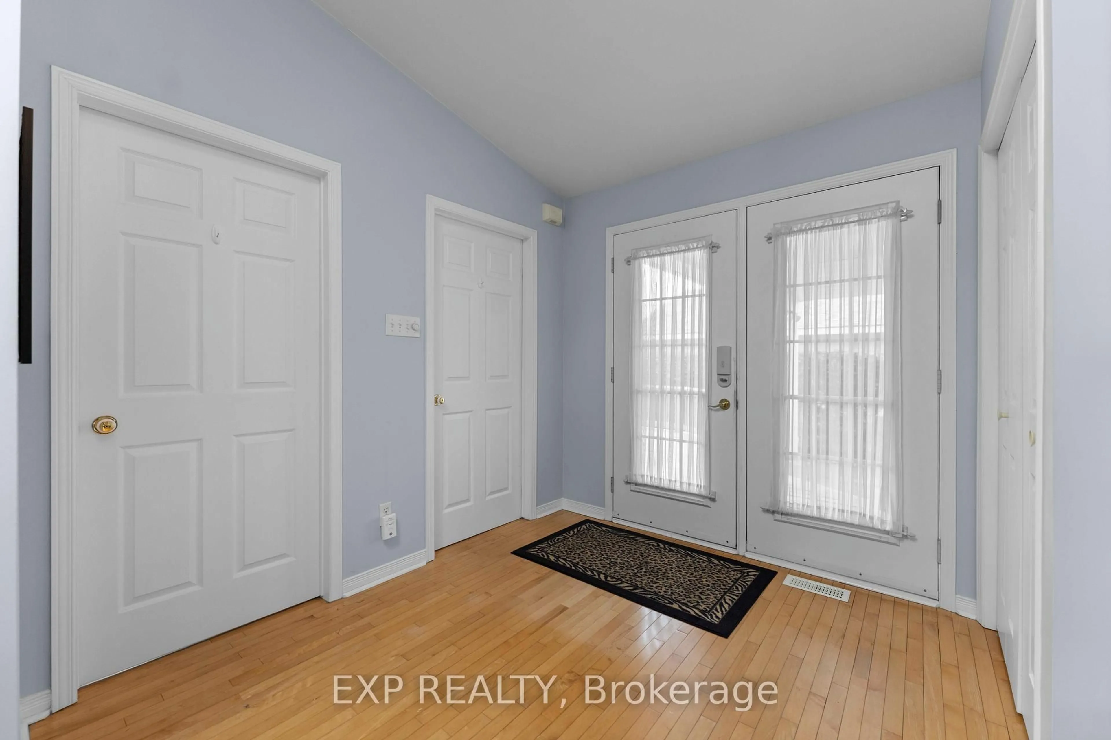 Indoor entryway for 703 Seventh St, Renfrew Ontario K7V 1B6