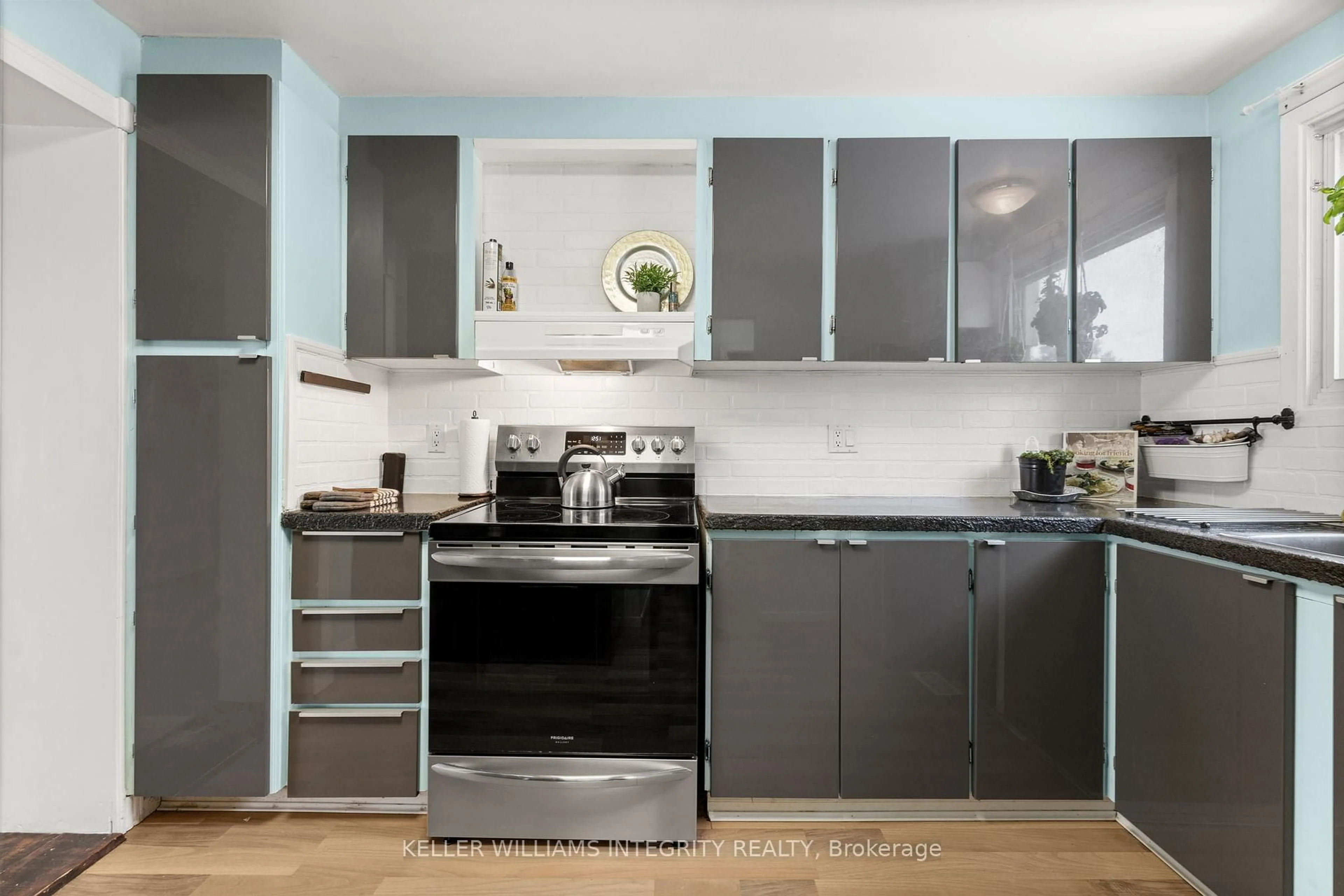Standard kitchen, unknown for 2013 Stonehenge Cres, Ottawa Ontario K1B 4N7
