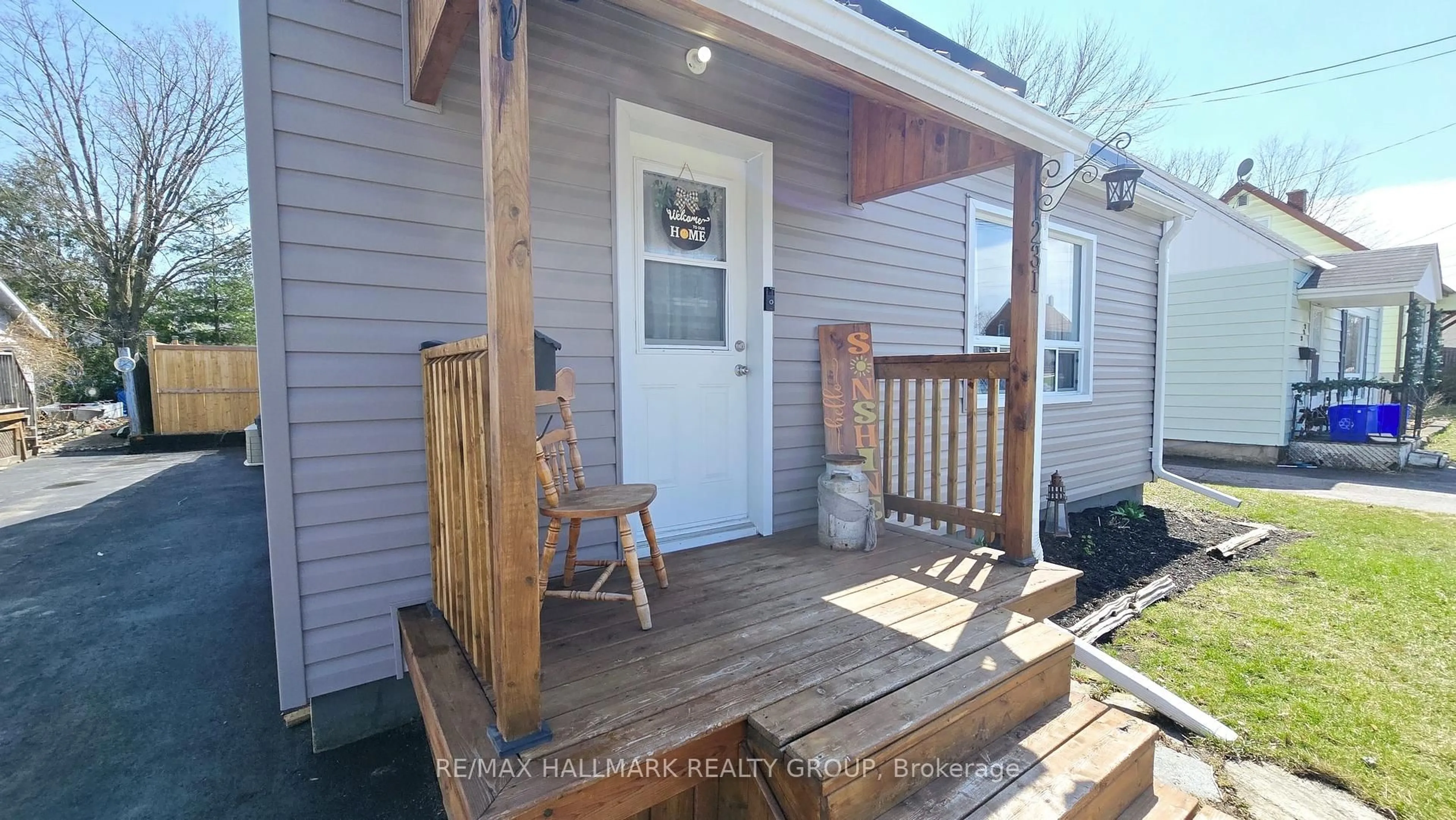 Patio, street for 231 William Ave, Renfrew Ontario K7V 2Z4