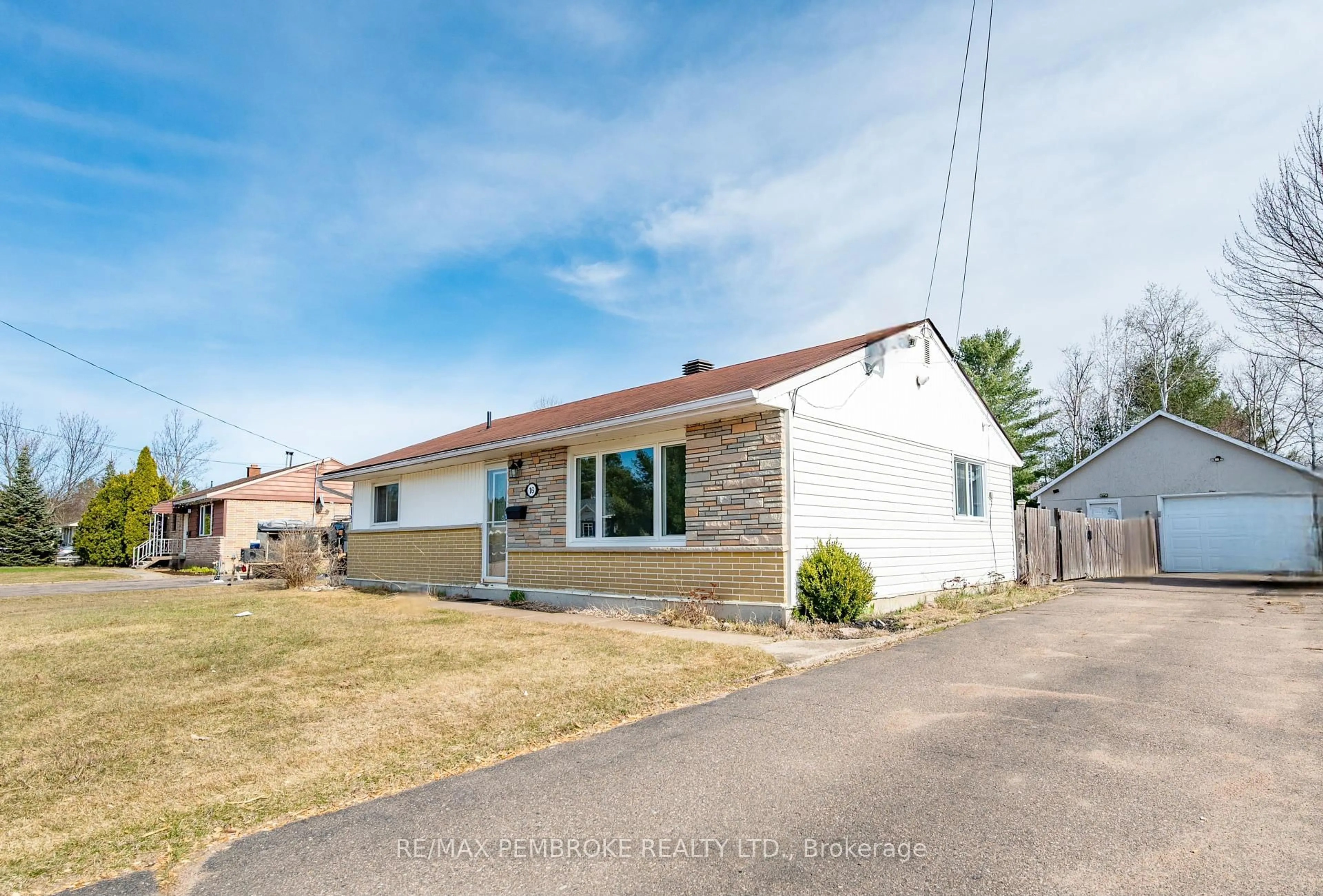 Home with vinyl exterior material, street for 16 Michael Cres, Petawawa Ontario K8H 2L6